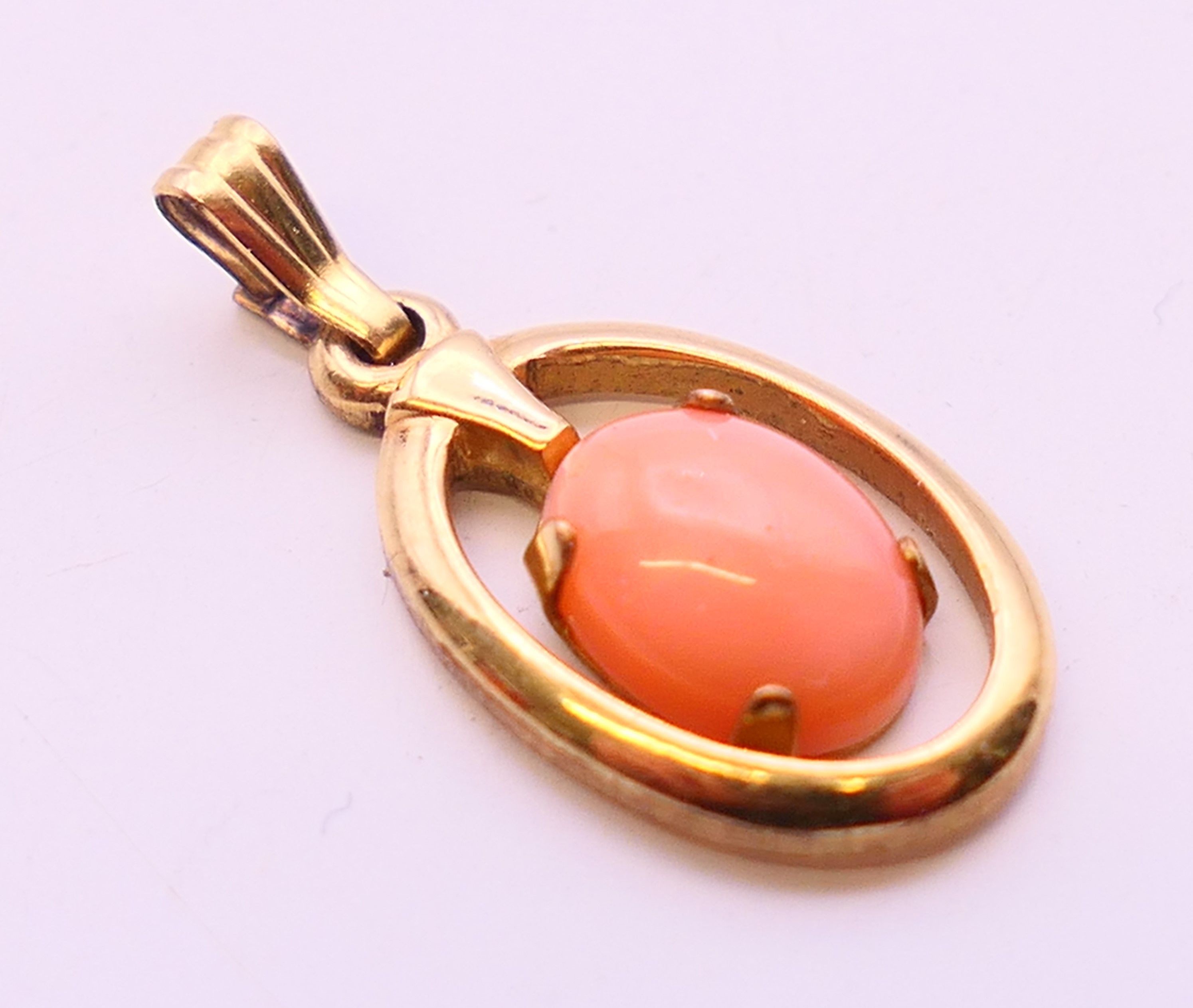 A 9 ct coral pendant. 2 cm high. - Image 2 of 3