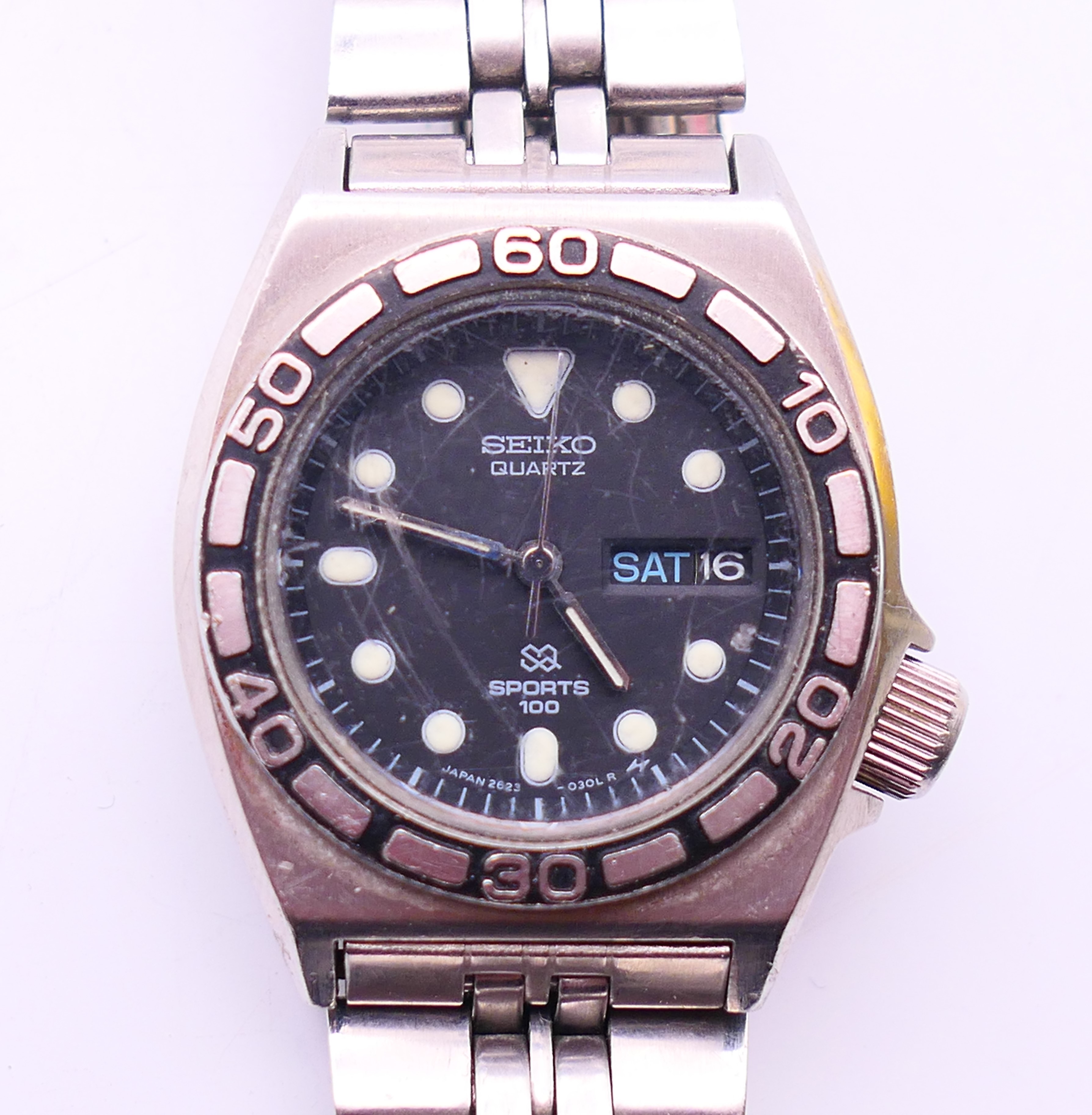 A Seiko Sports 100 ladies wristwatch. 2.5 cm diameter.