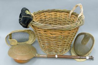 A log basket, two fencing masks, a warming pan, etc. The former 49 cms high.