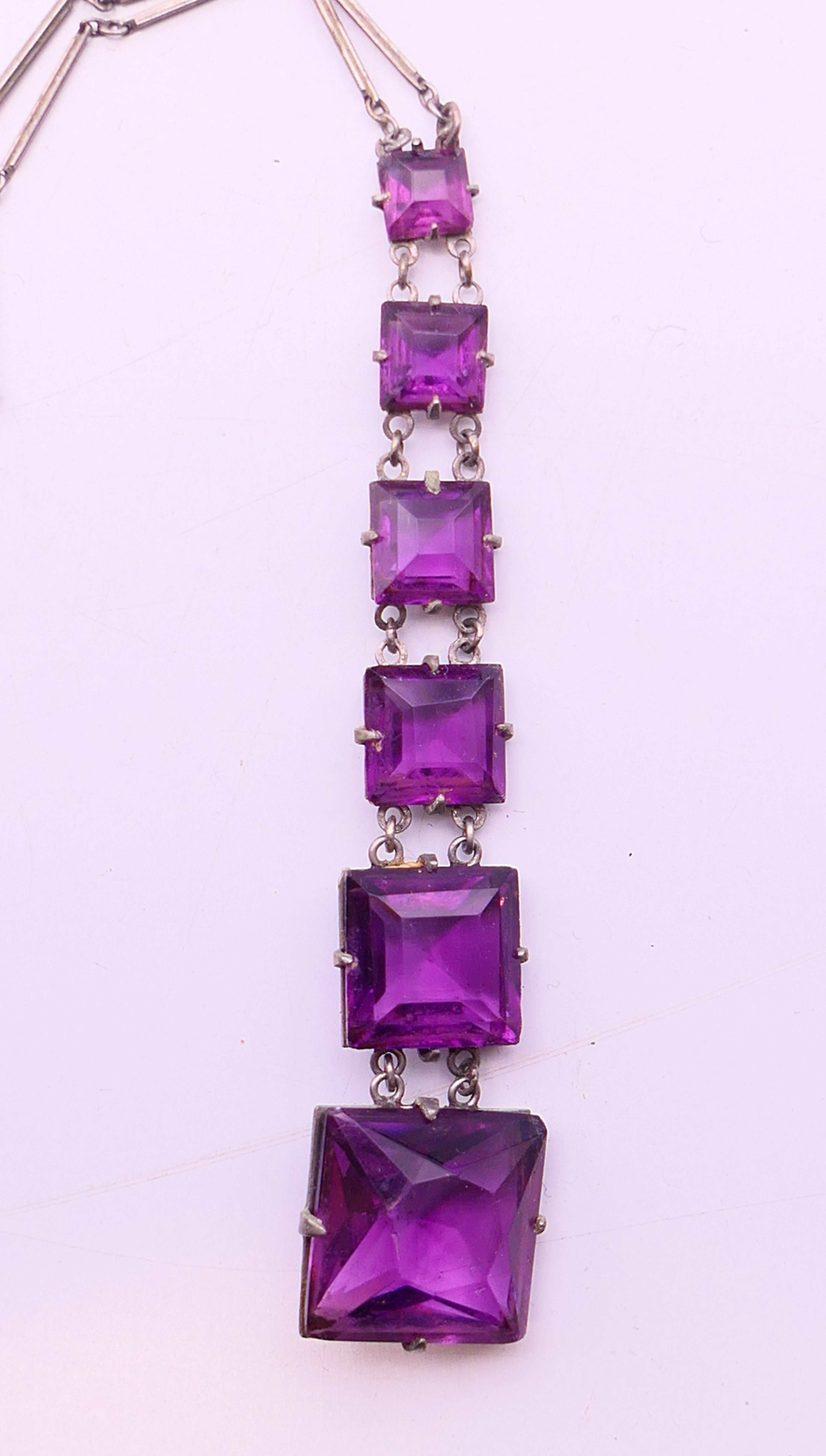 An Art Deco necklace. 40 cm long, pendant 7 cm high. - Image 2 of 5