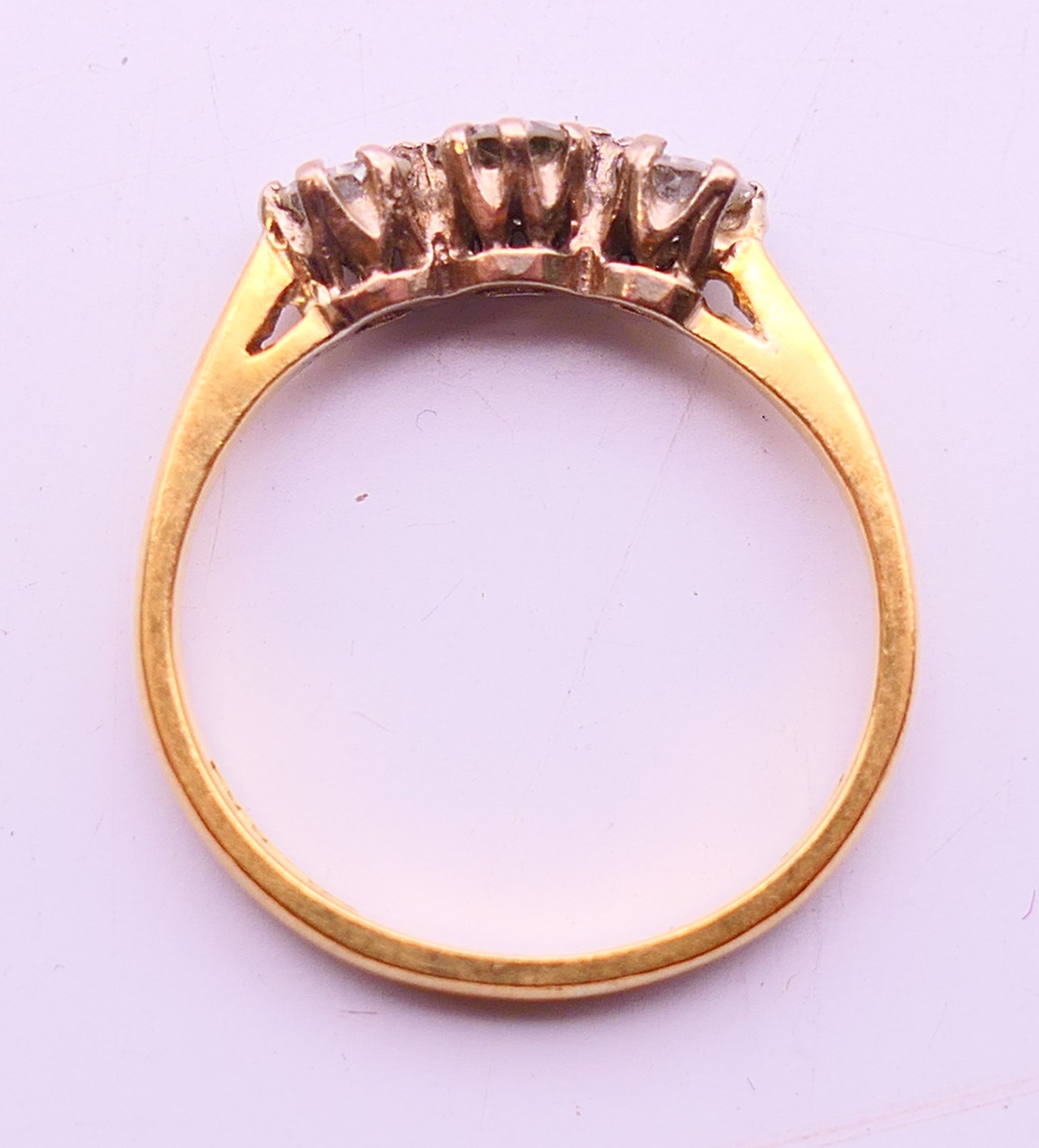An 18 ct gold three stone diamond ring, hallmarked for London. Ring size L. - Image 9 of 9