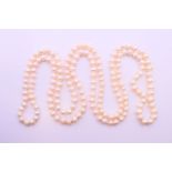 A string of pearls. 122 cm long.