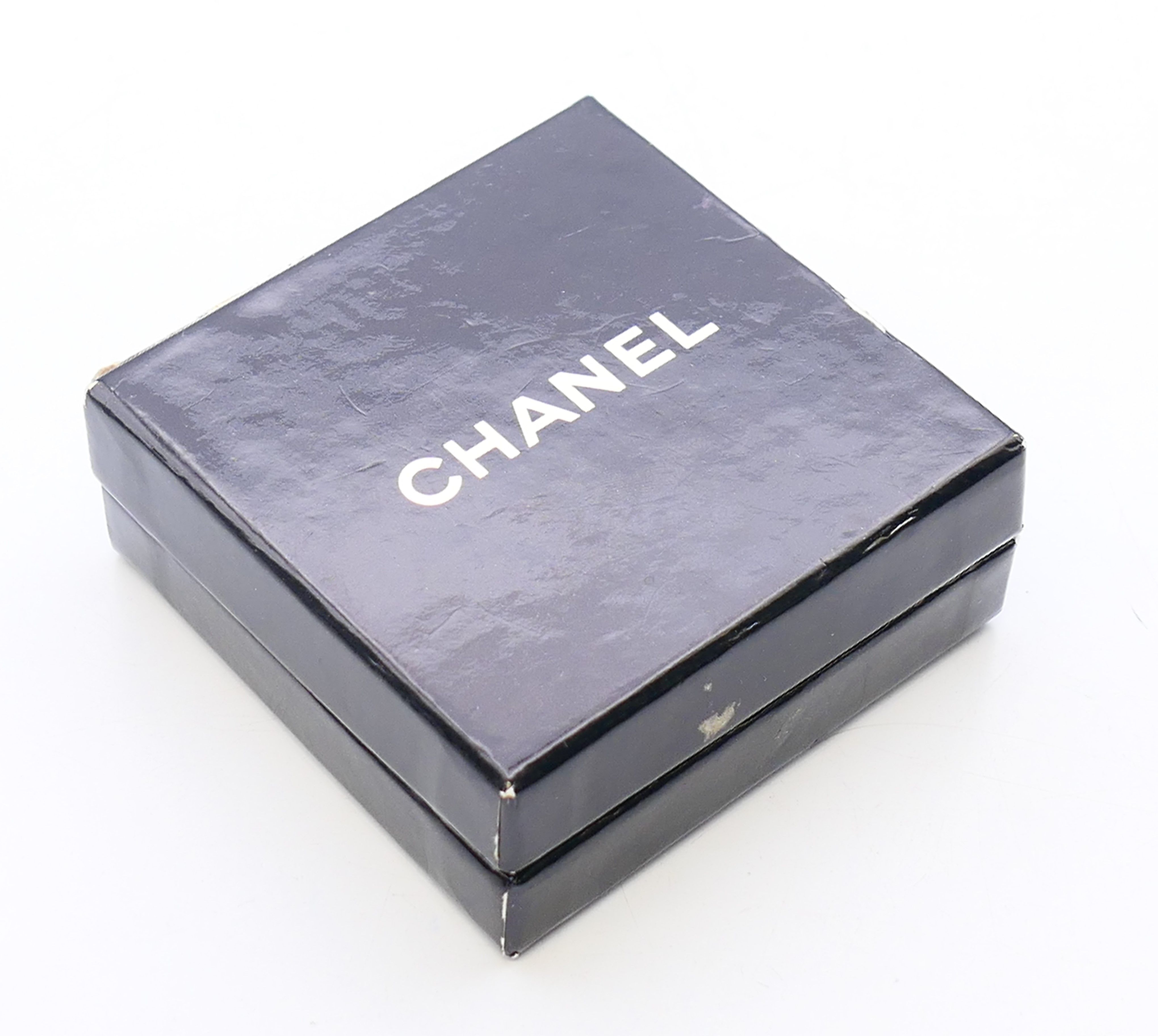 A pair of Chanel faux pearl clip-on earrings in a Chanel box, model number 2813. 3 cm diameter. - Image 6 of 7