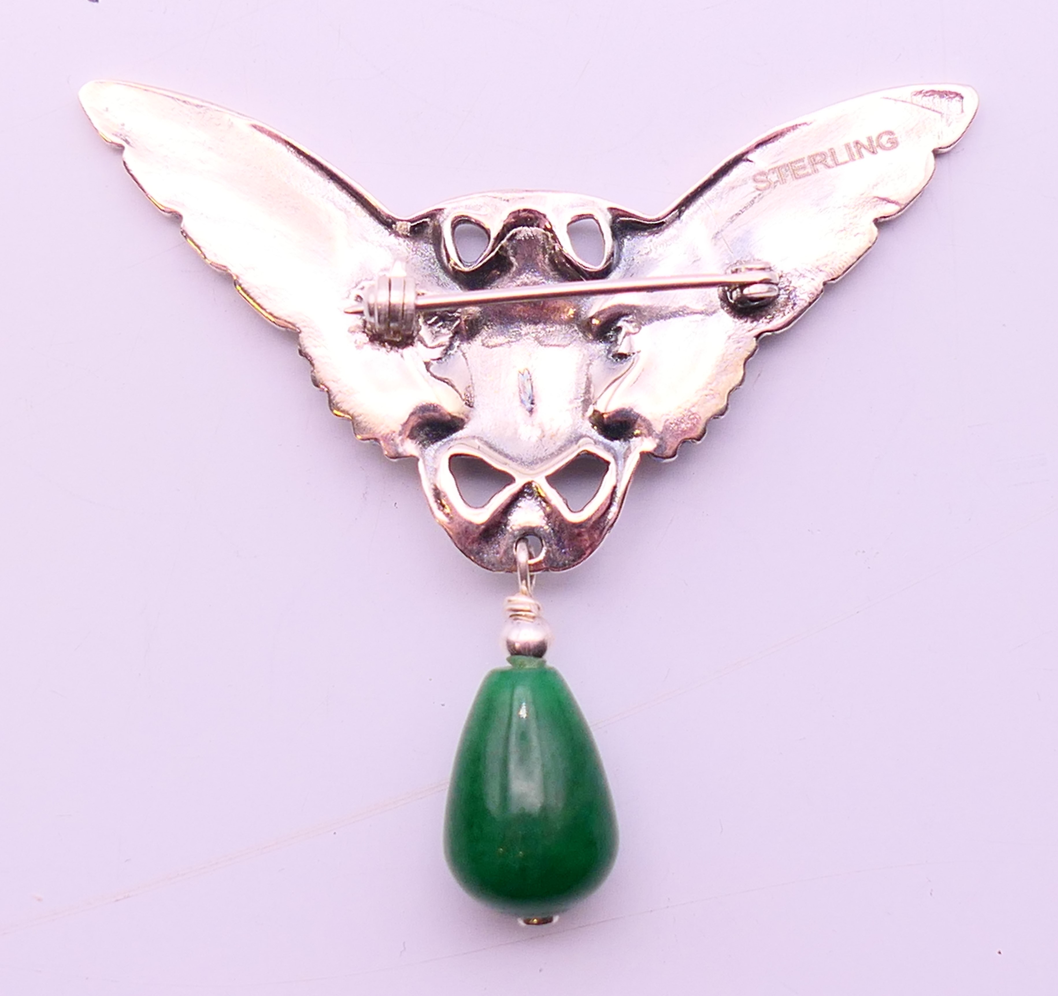 A silver and jade brooch in the form of a winged scarab beetle. 5 cm high x 5.5 cm wide. - Image 4 of 5