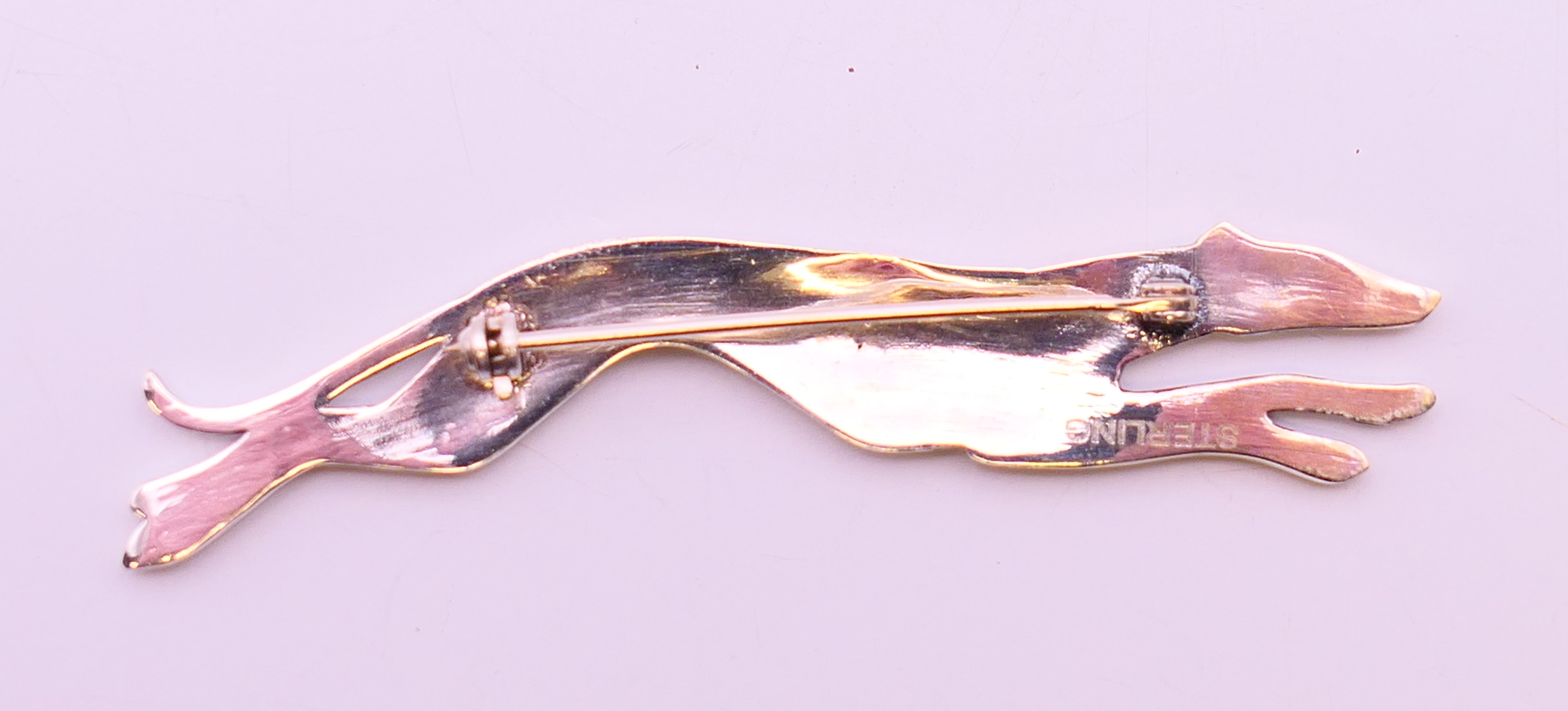 A silver brooch in the form of a greyhound. 7 cm long. - Image 3 of 4