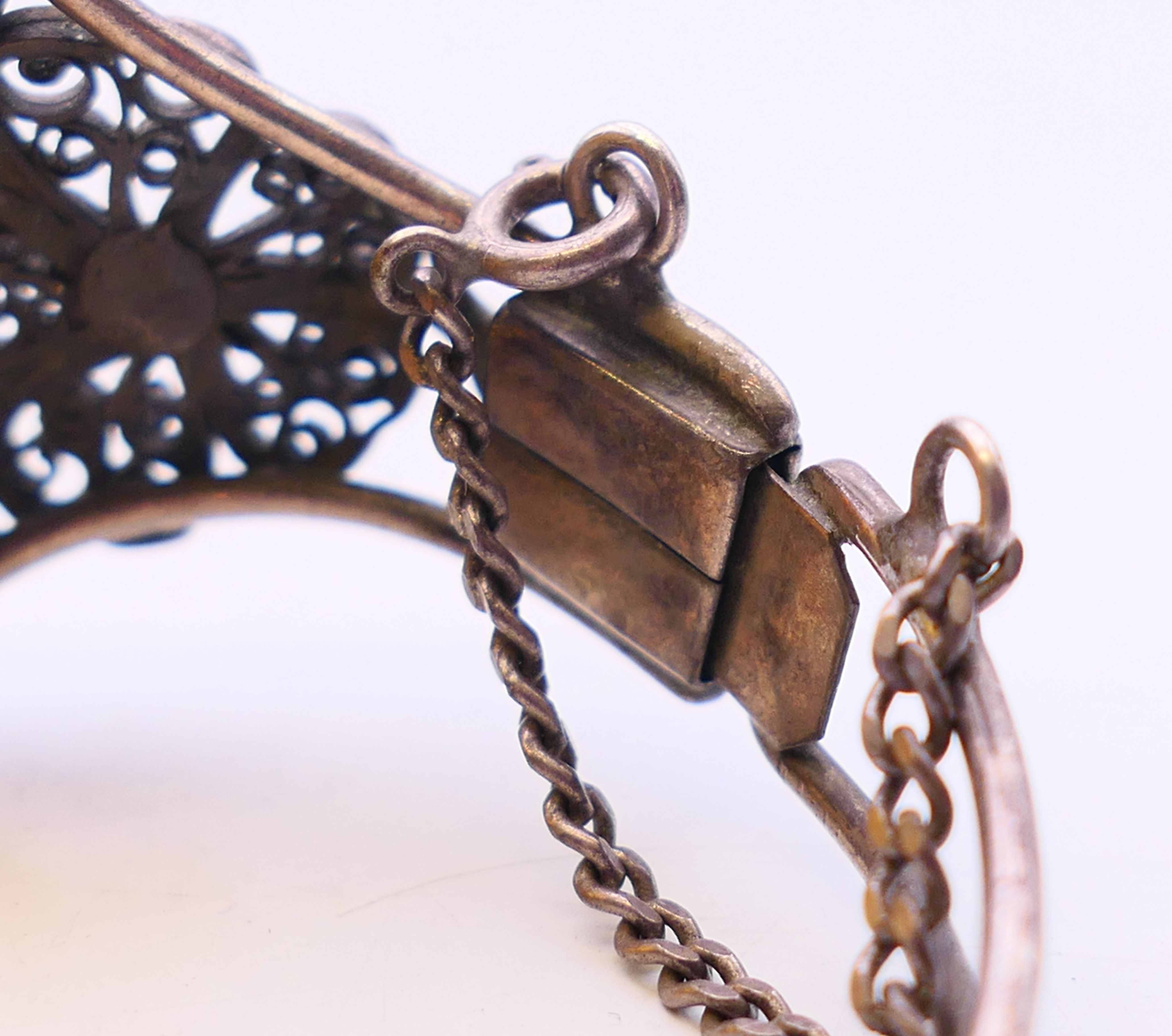 An "amber" white metal (tested silver) bracelet. 6 cm diameter. - Image 5 of 5