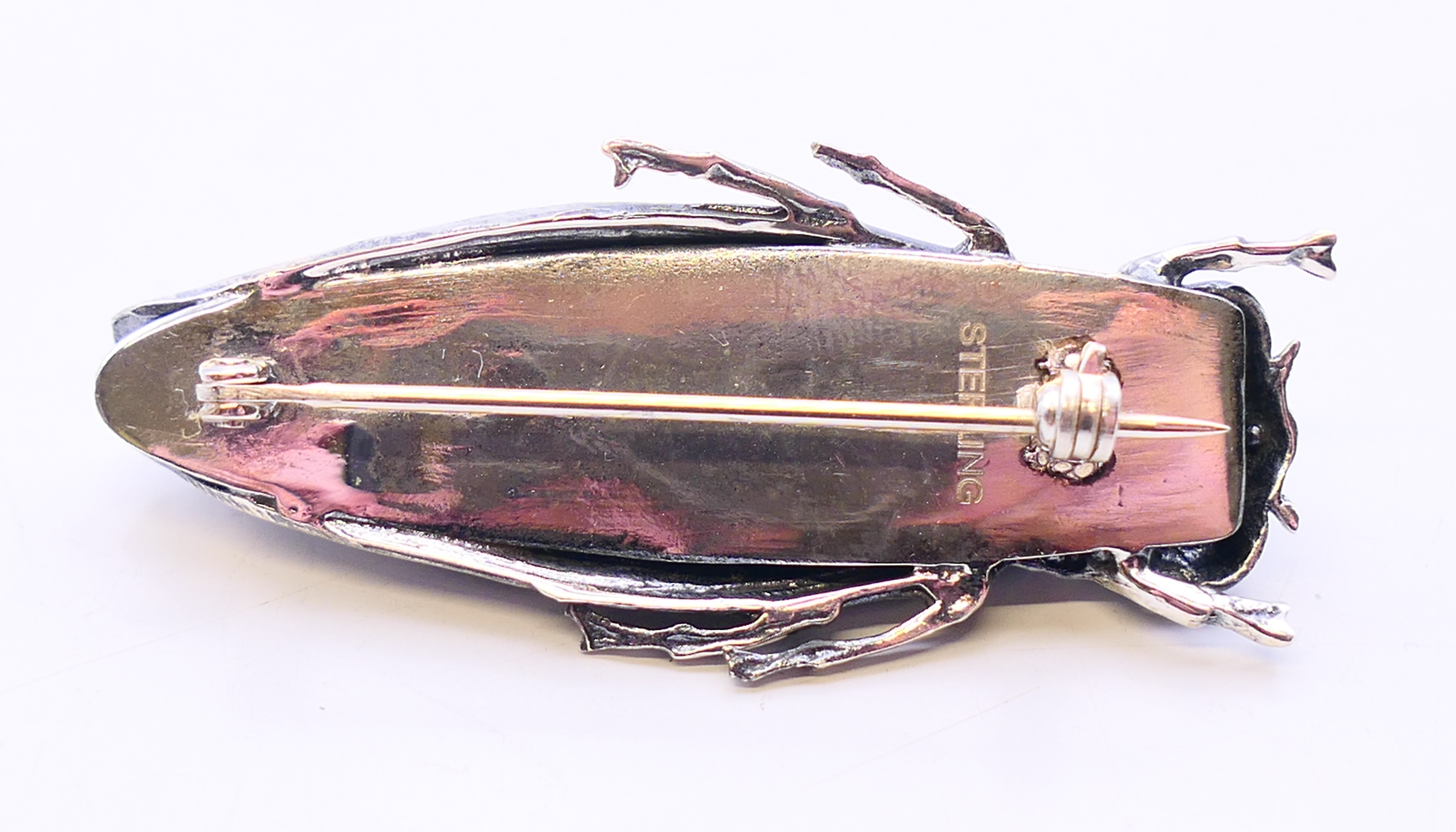 A silver brooch in the form of a beetle. 5 cm long. - Image 3 of 3