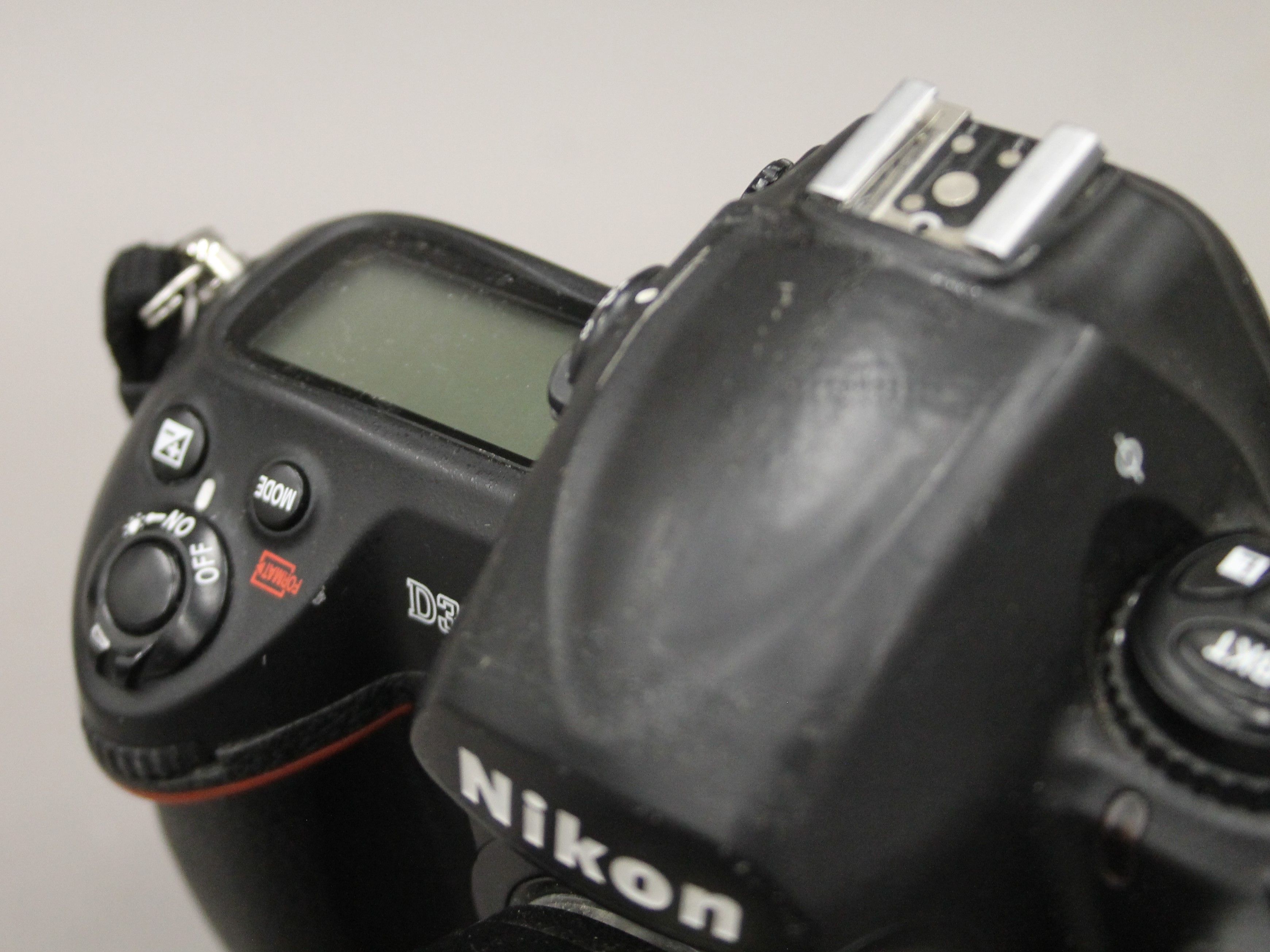 A quantity of Nikon camera equipment etc. in a carrying case. The case 46 cm high. - Image 4 of 14