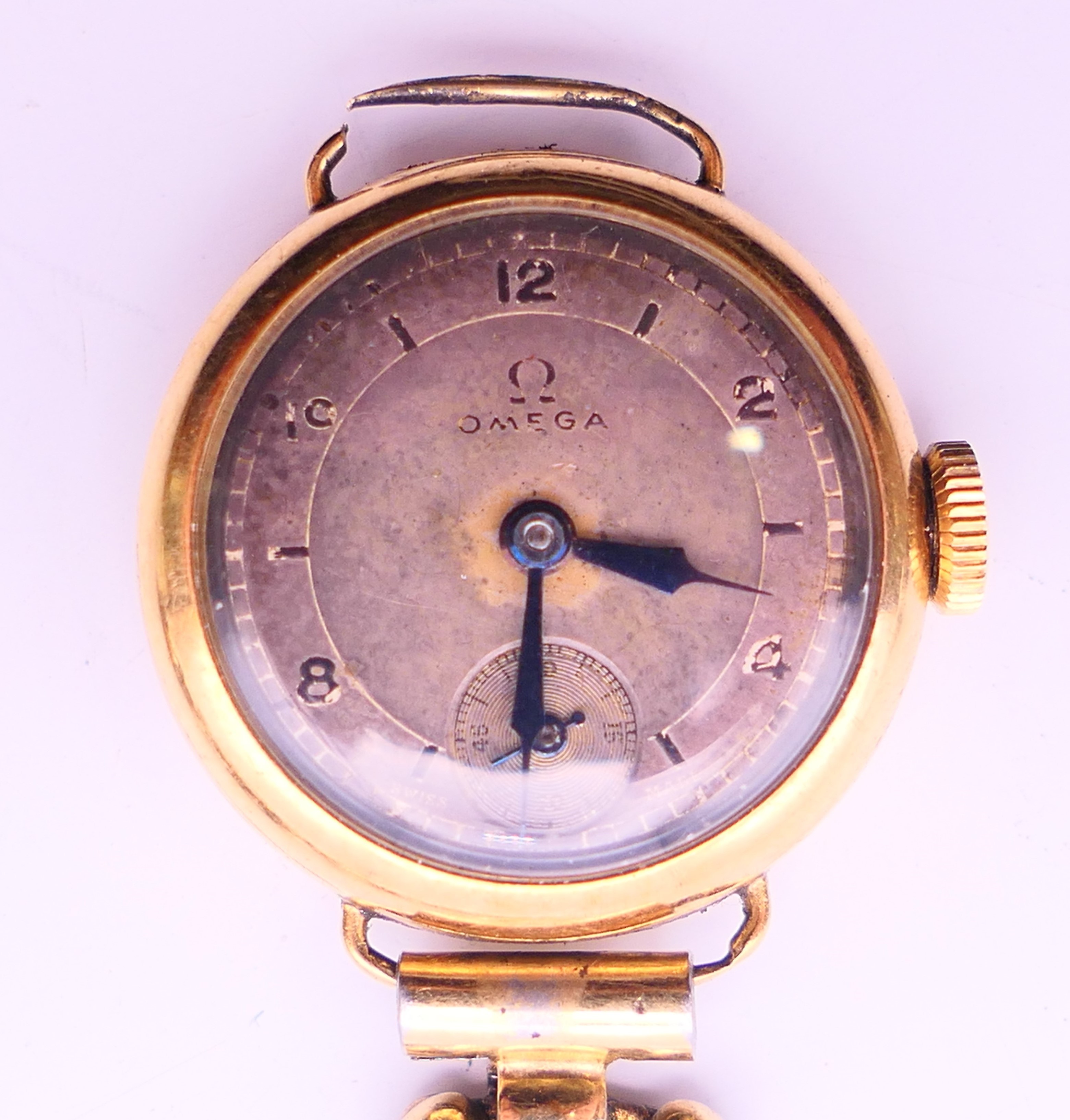 A 9 ct gold cased Omega ladies wristwatch. 2.5 cm diameter.