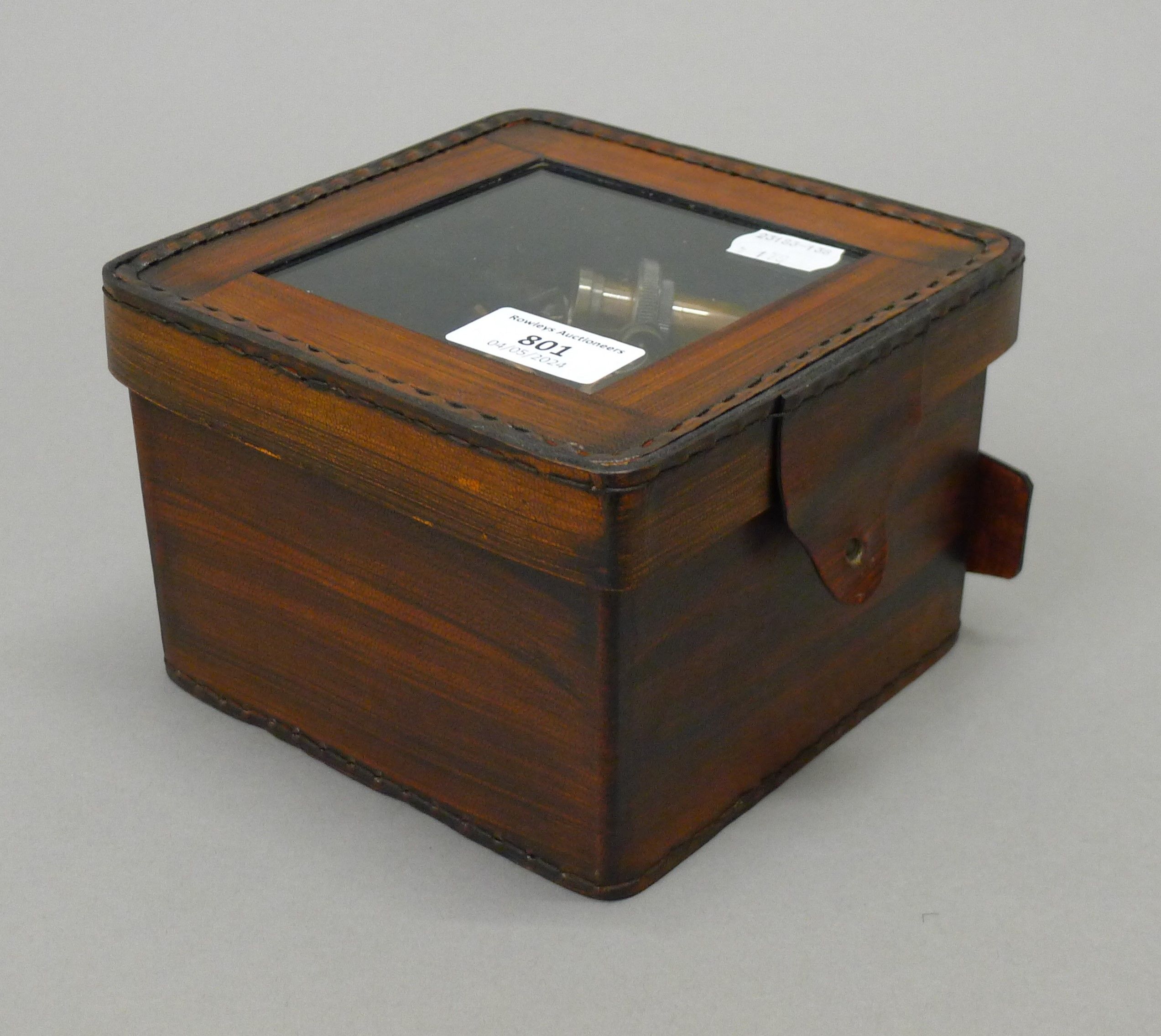 A sextant in a box. The box 15.5 cm wide. - Image 4 of 4