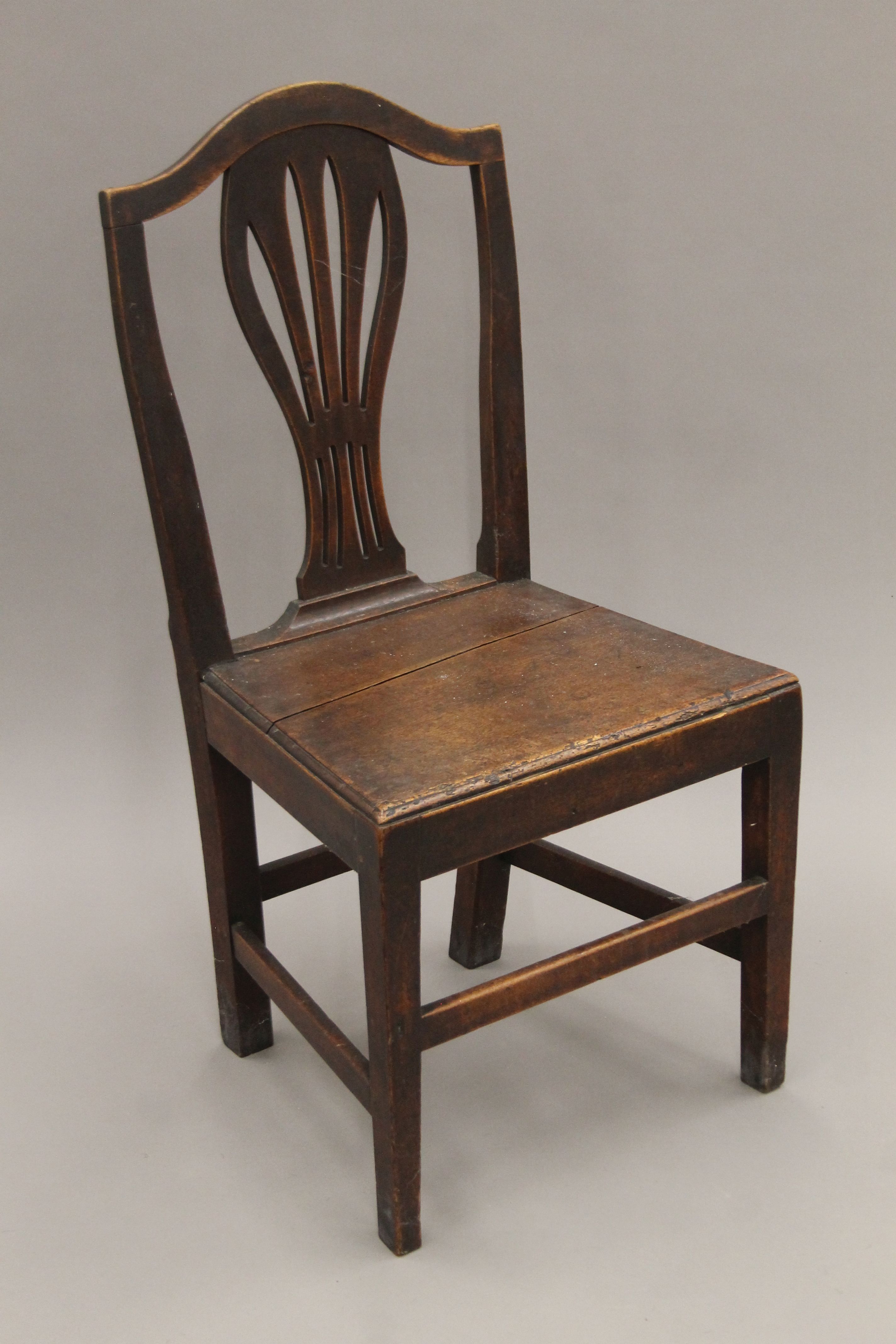 A quantity of various single chairs. The largest 55 cm wide. - Image 7 of 17