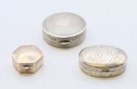 Three silver pill boxes. The largest 4 cm diameter.