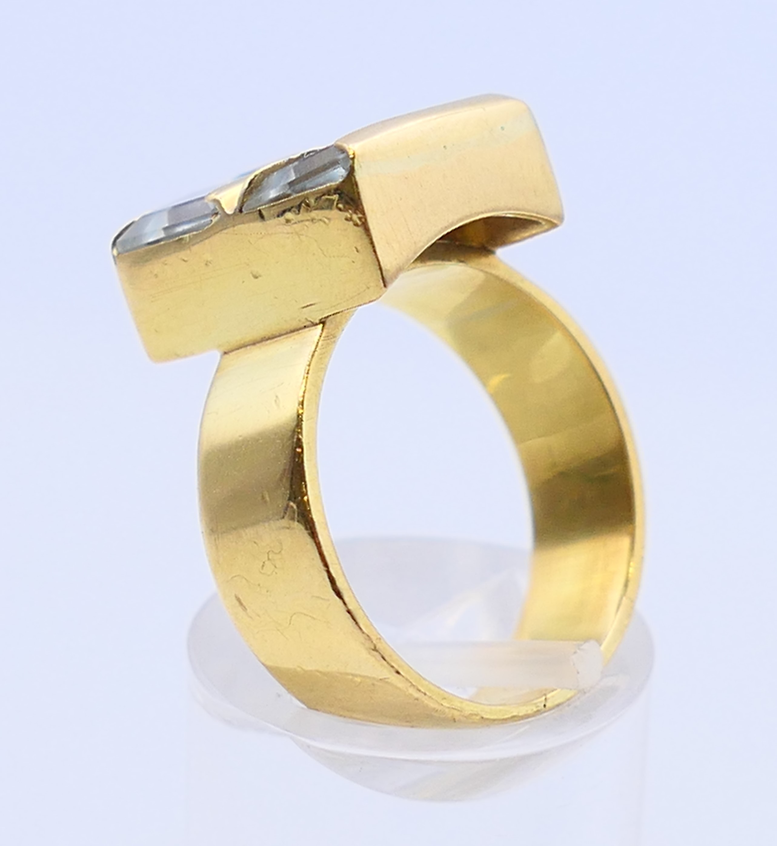 An 18 ct gold, aquamarine four stone ring, the emerald cut aquamarines 6 x 5mm x 3.9mm. Ring size O. - Image 5 of 7