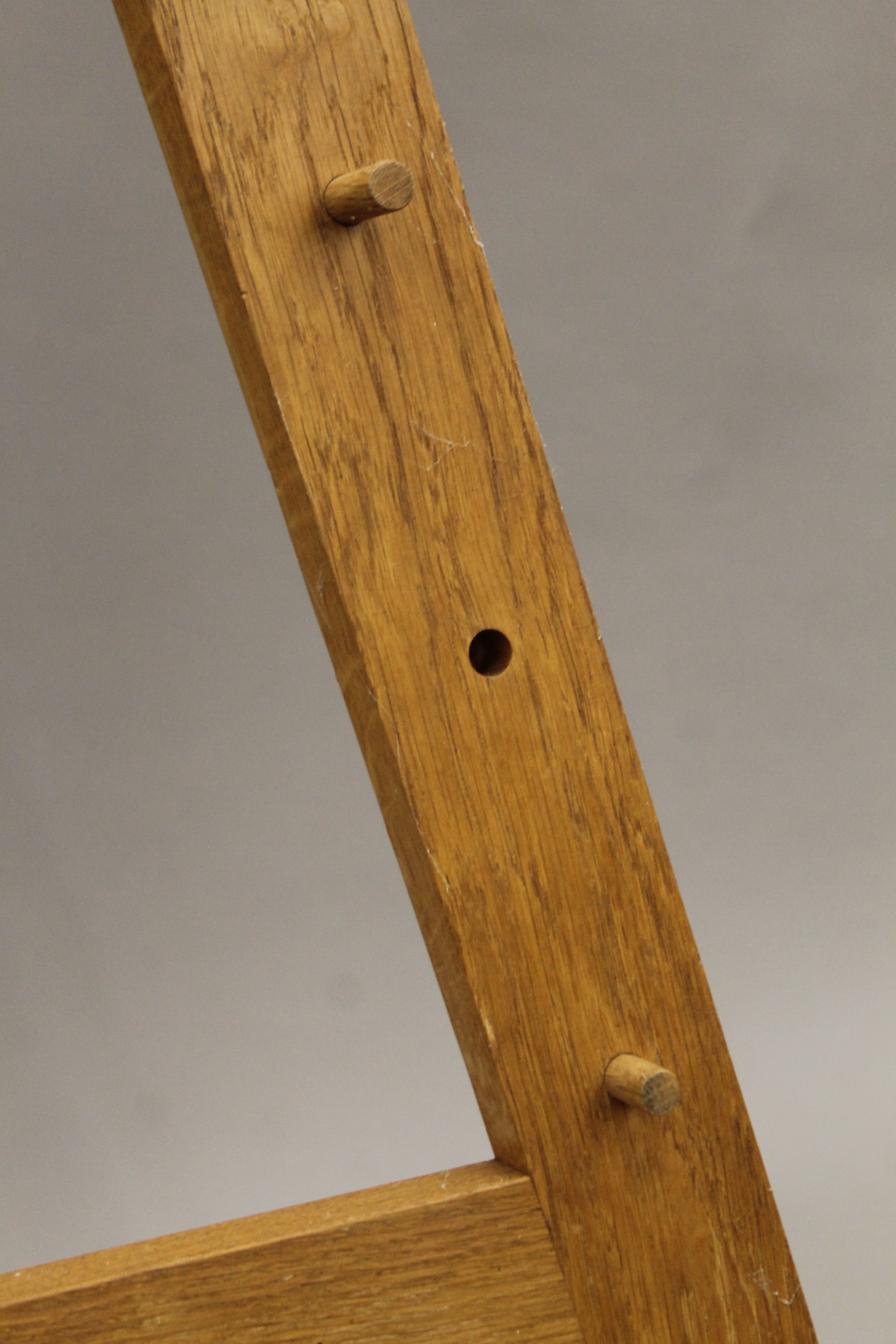 A modern oak easel. 185 cm high. - Image 4 of 4