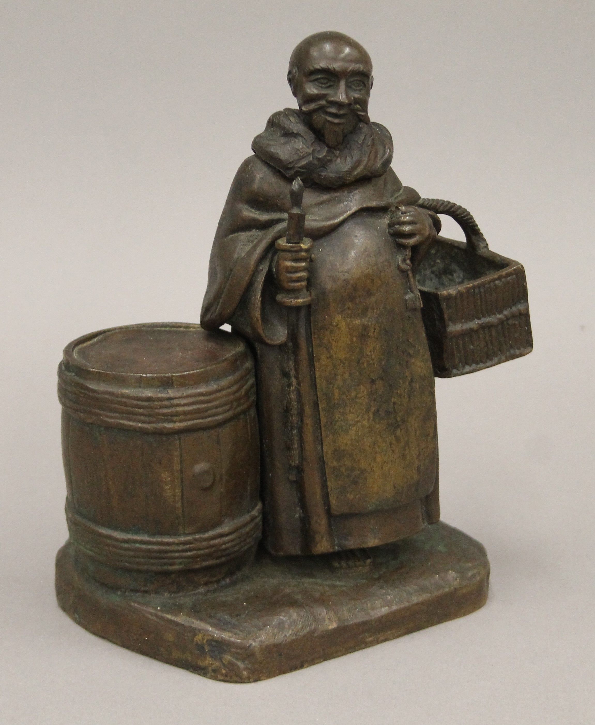 A cast bronze figure of a friar monk holding a key and candle. 18.5 cm high. - Bild 3 aus 6