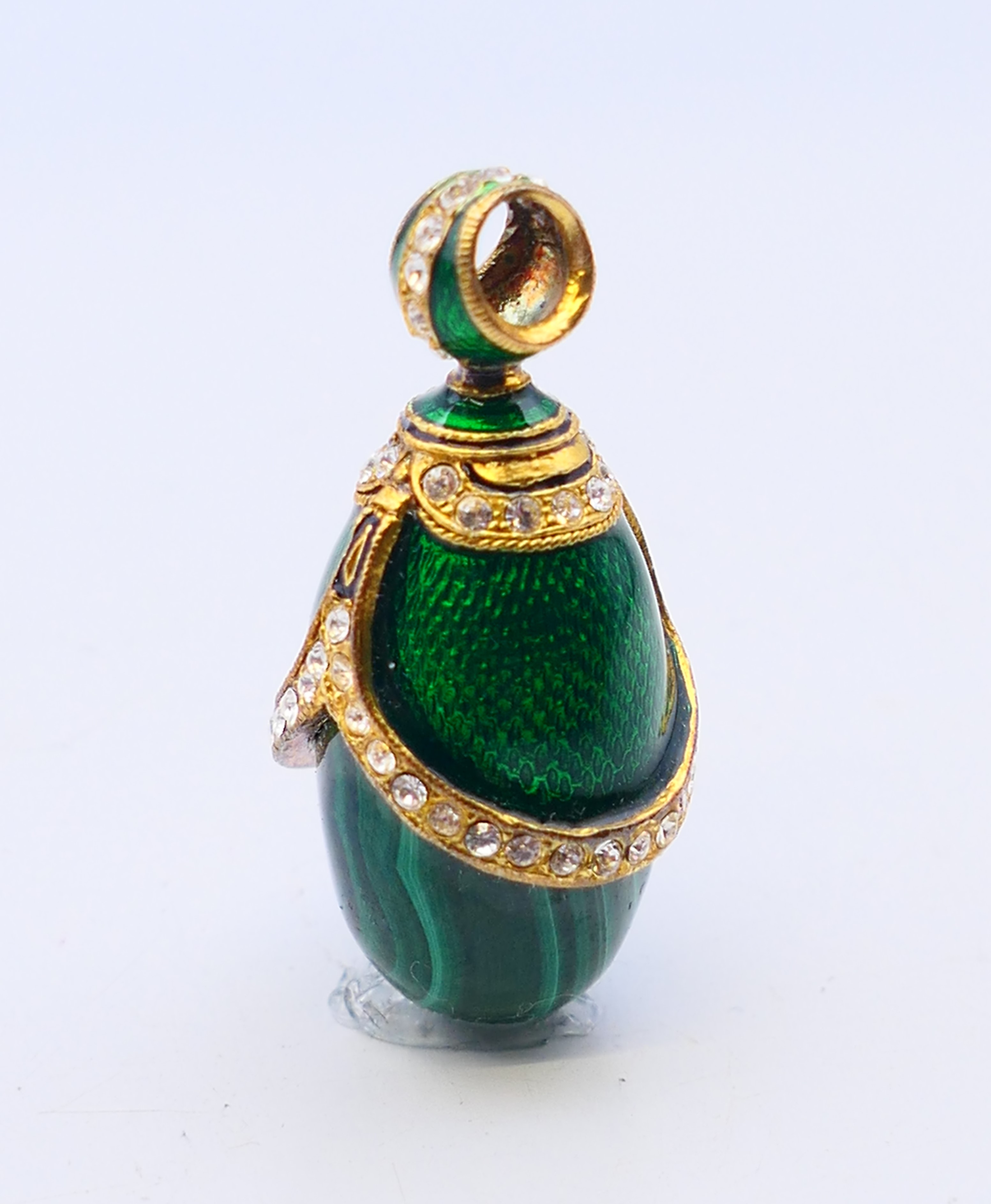 A malachite and enamel egg form pendant. 3.5 cm high. - Image 2 of 4