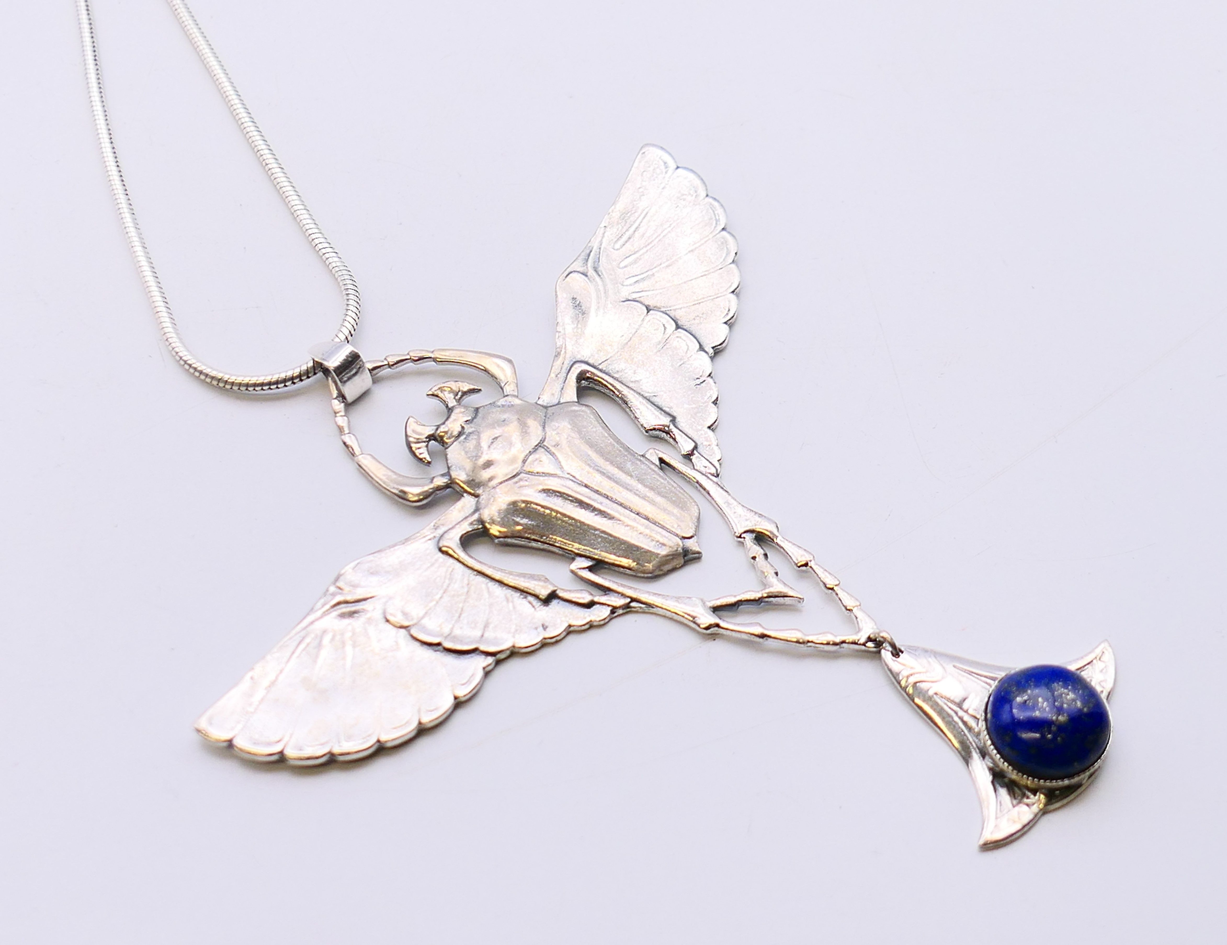 A silver and lapiz scarab pendant necklace. Pendant 9 cm high, chain 45 cm long. - Image 3 of 8