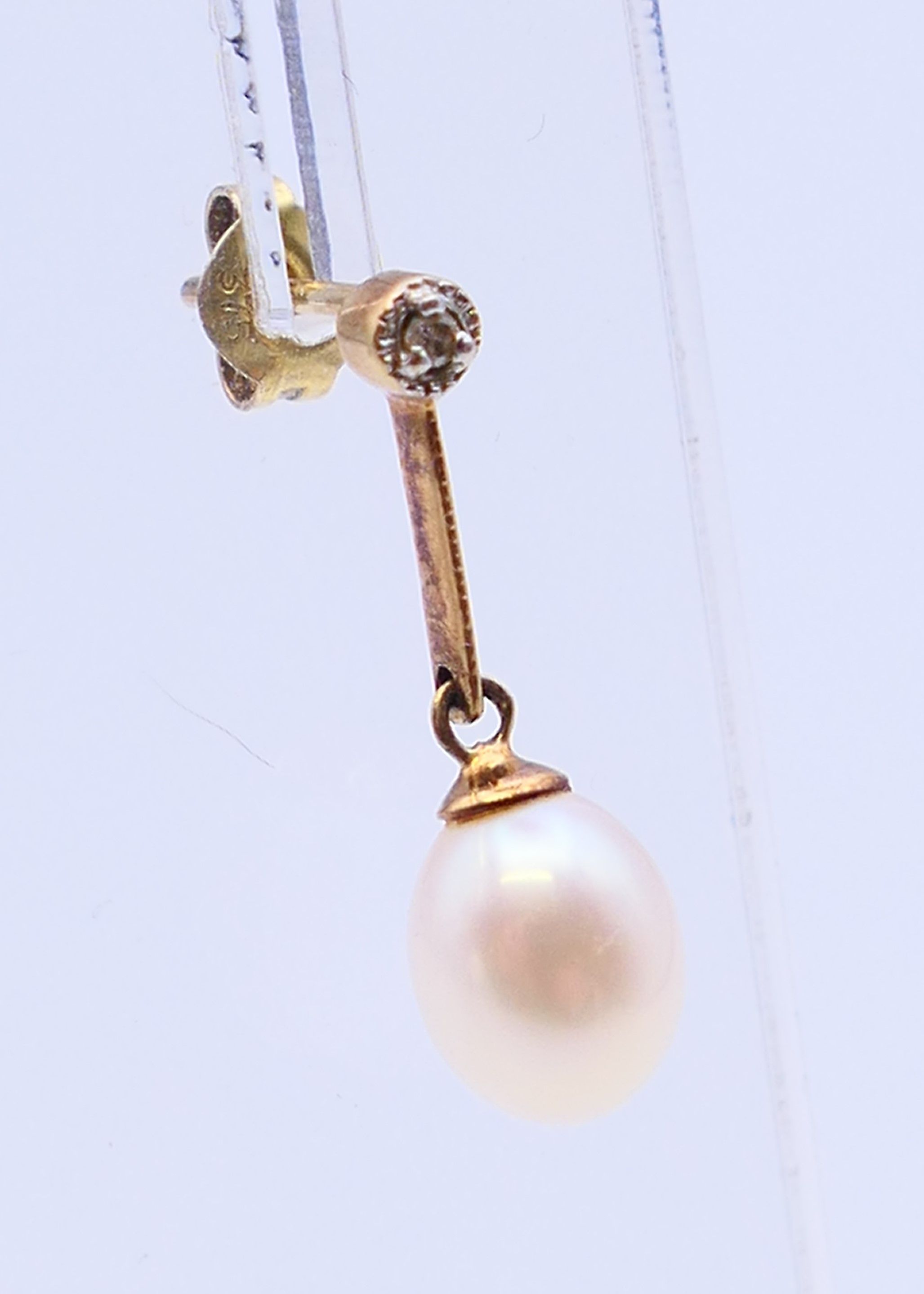 A pair of 9 ct gold, diamond and pearl earrings. 2 cm high. - Image 3 of 6