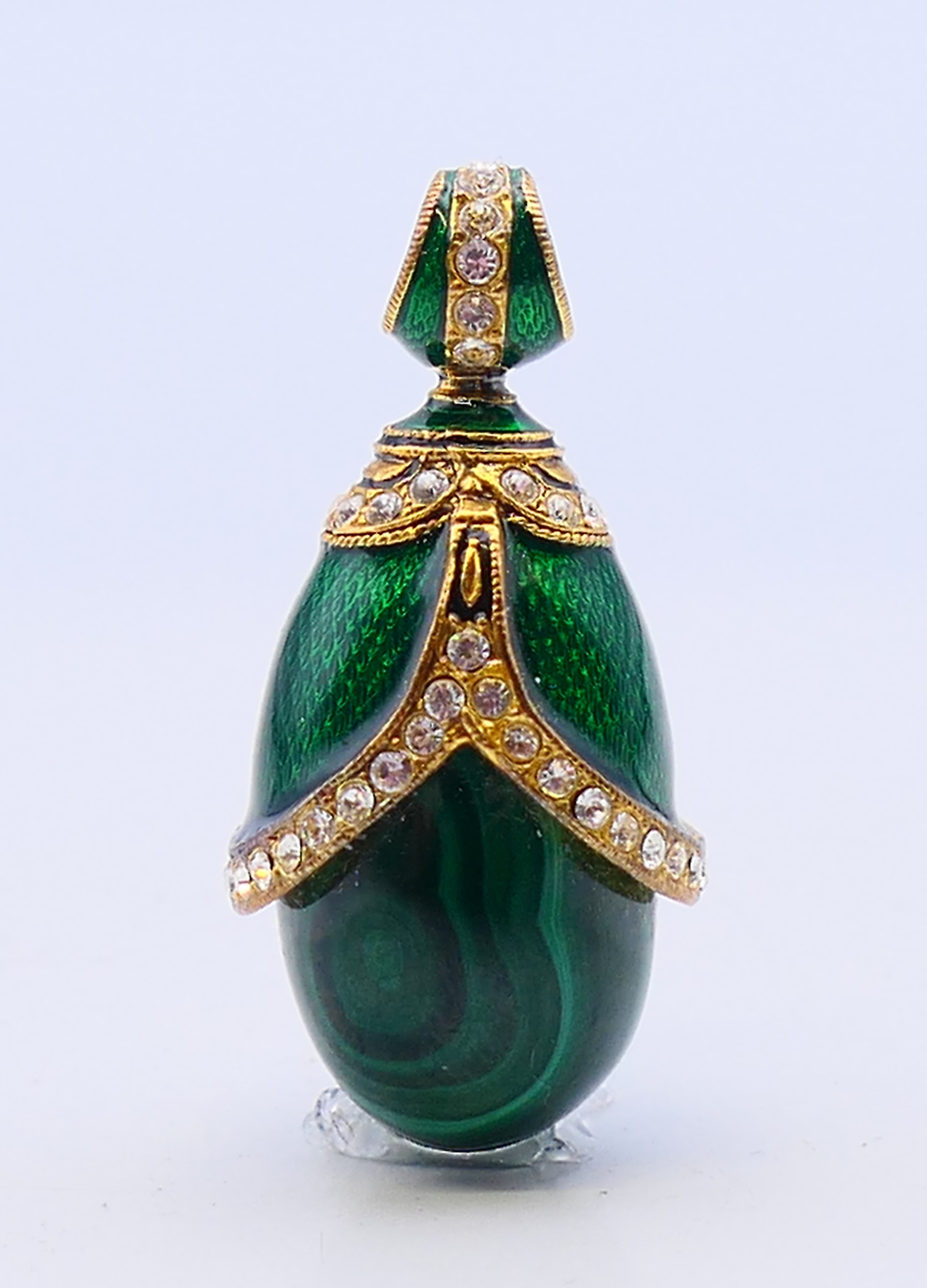 A malachite and enamel egg form pendant. 3.5 cm high.