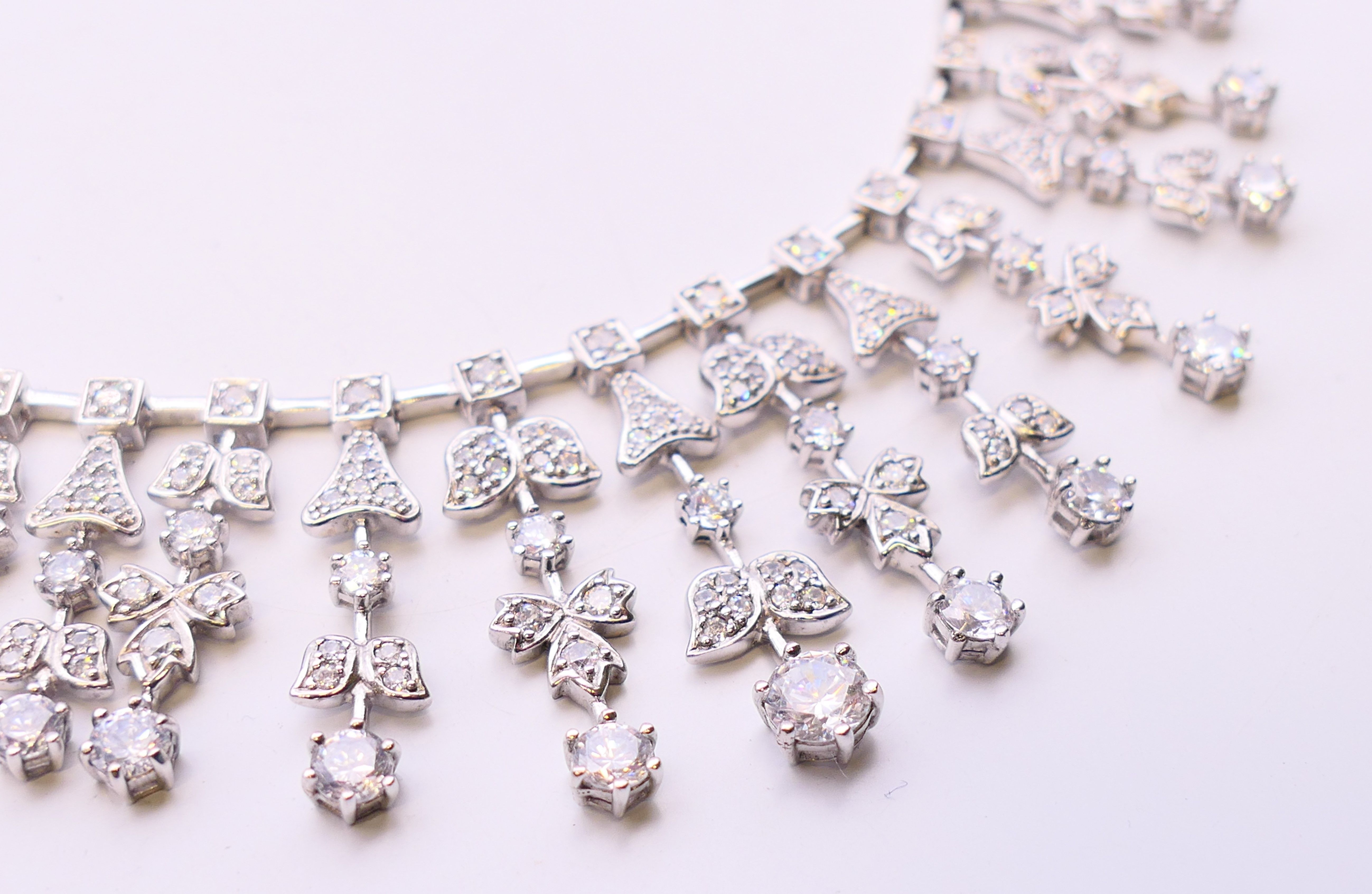 An impressive white stone and silver necklace. 50 cm long. - Image 3 of 6