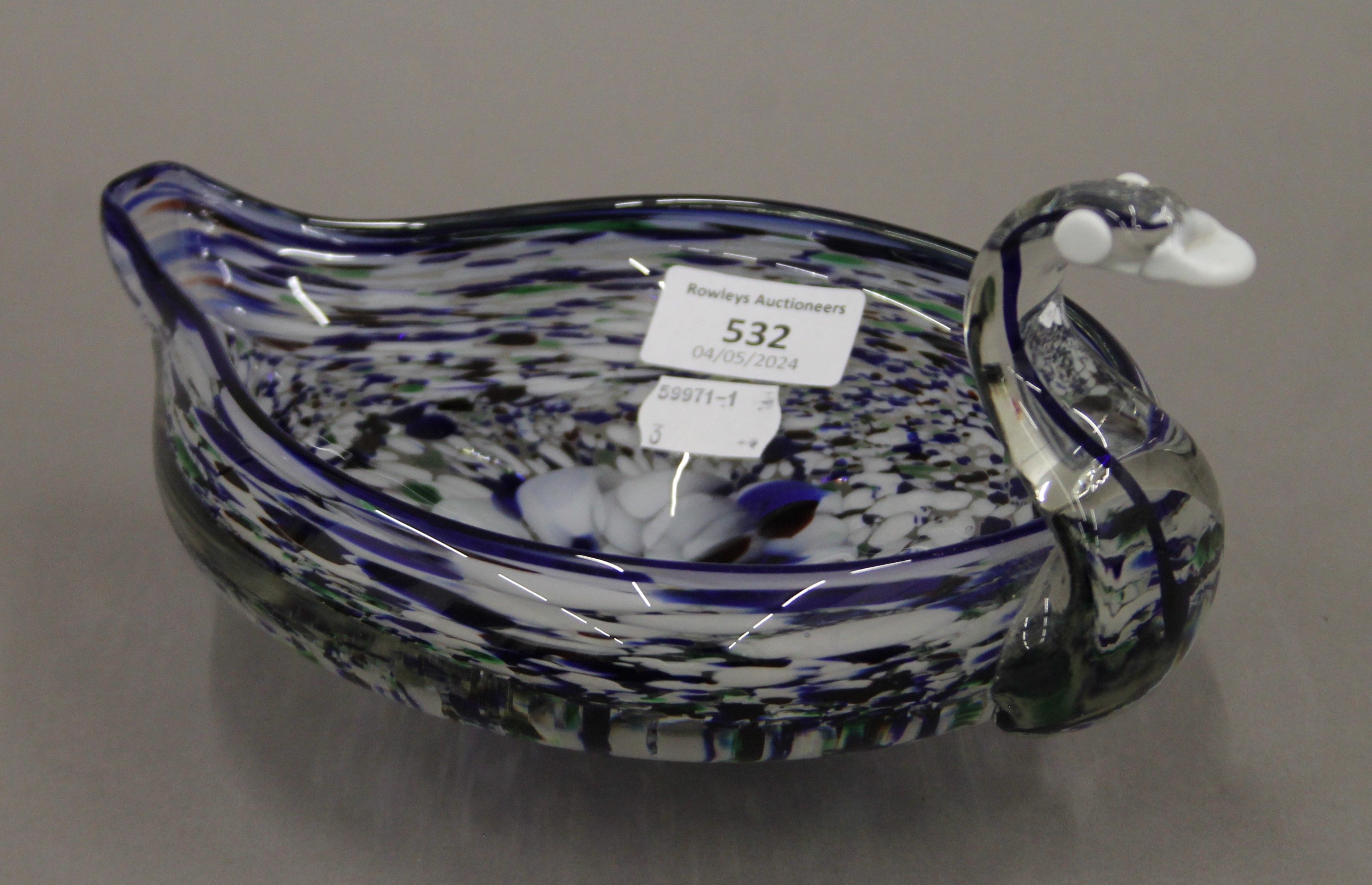 A Murano-type glass swan dish. 23 cm long. - Image 3 of 4