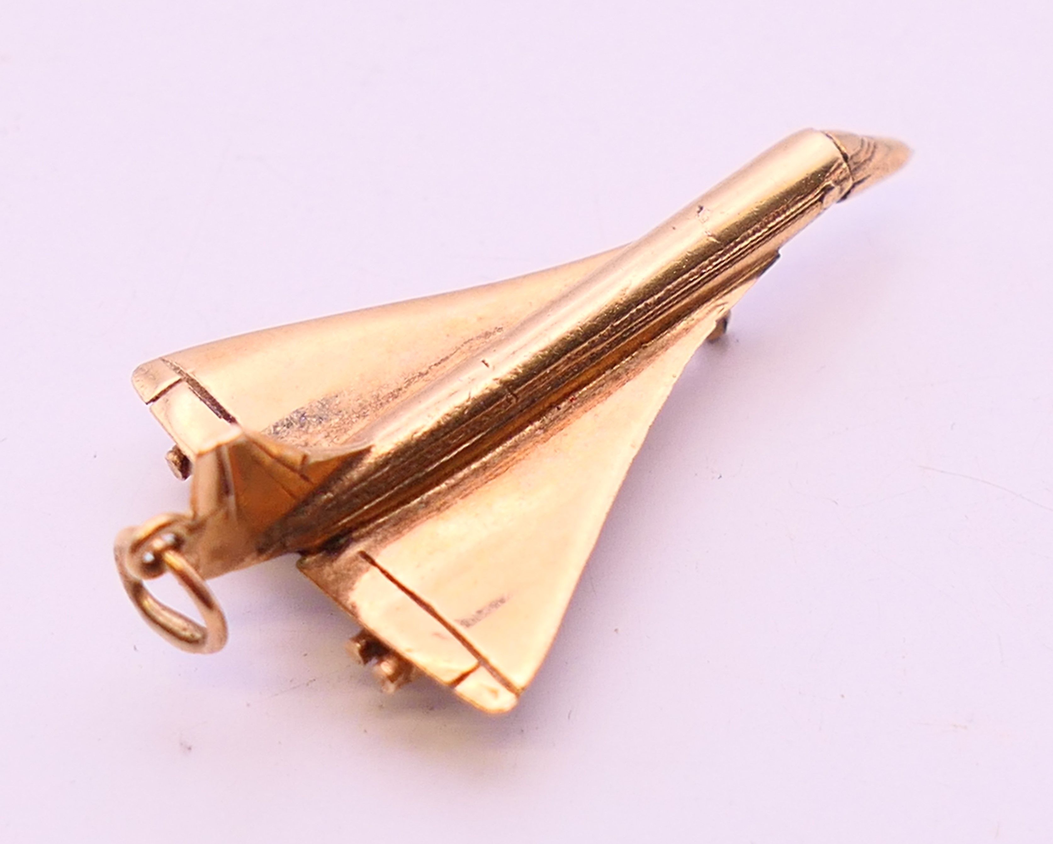 A rare 9 ct gold Concorde pendant. 4.9 grammes. 4 cm long. - Image 2 of 4