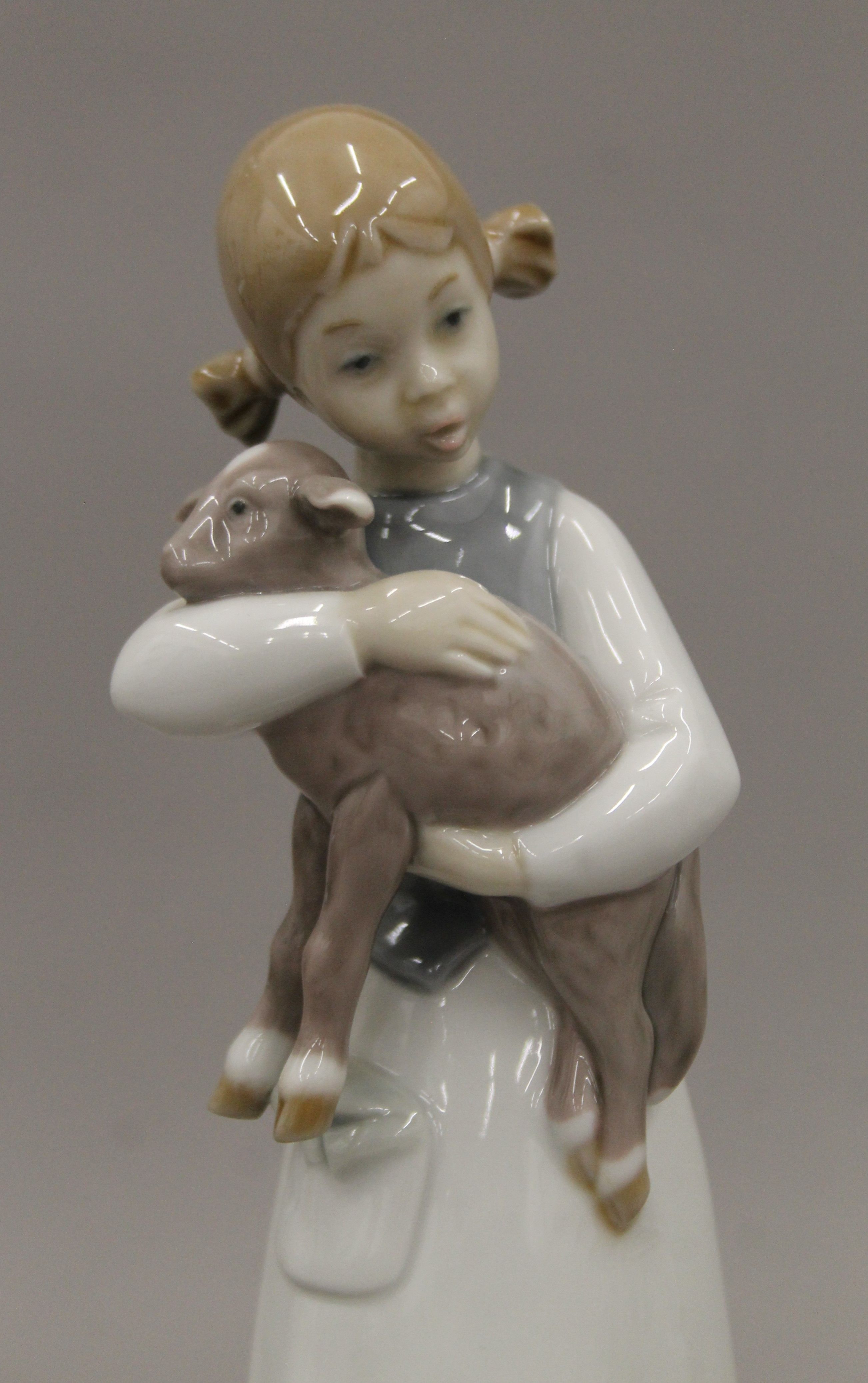 Four Lladro figurines and two Nao figurines. The largest 27.5 cm high. - Image 14 of 17