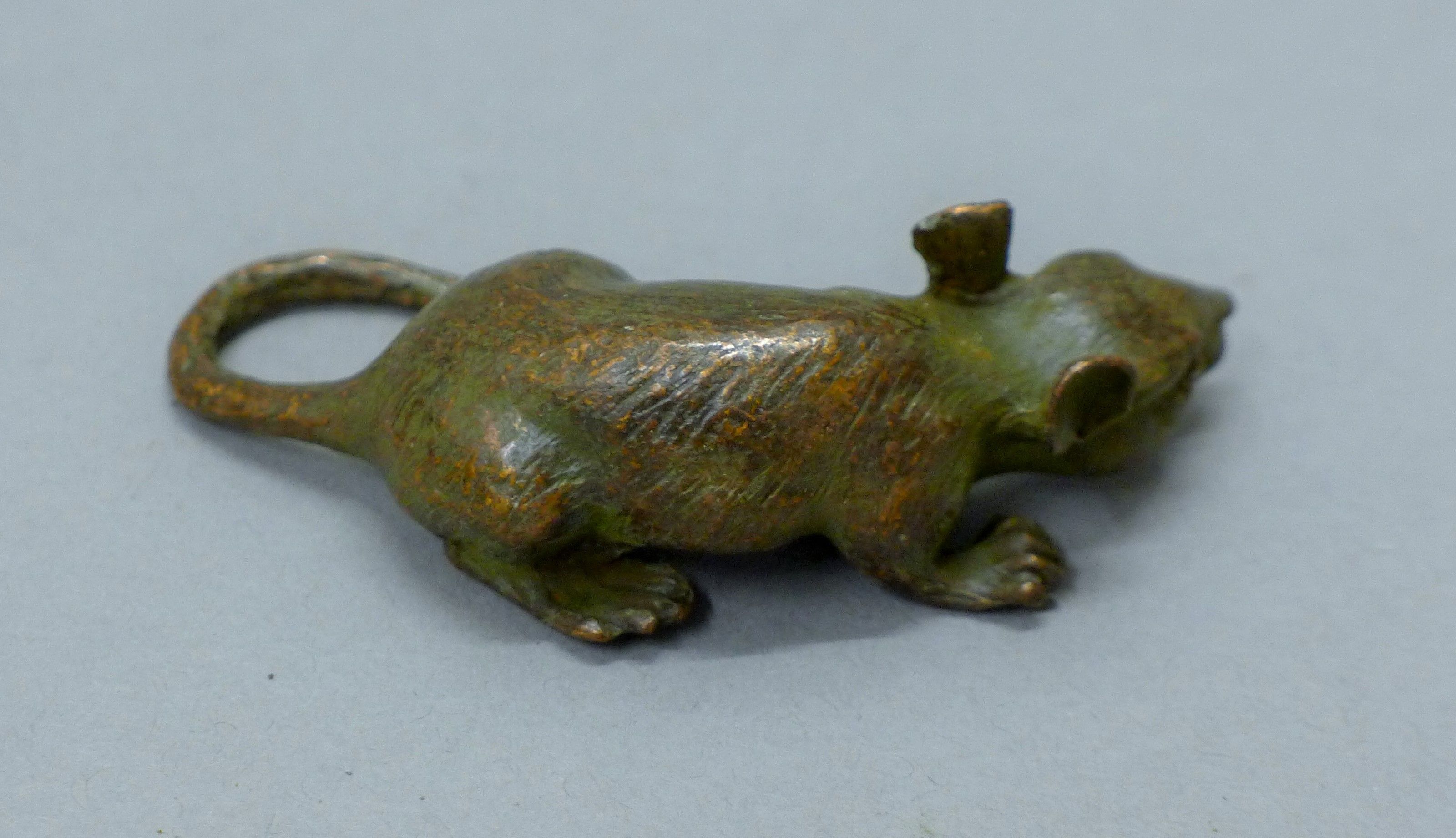 A bronze model of a rat. 805 cm long. - Image 2 of 3