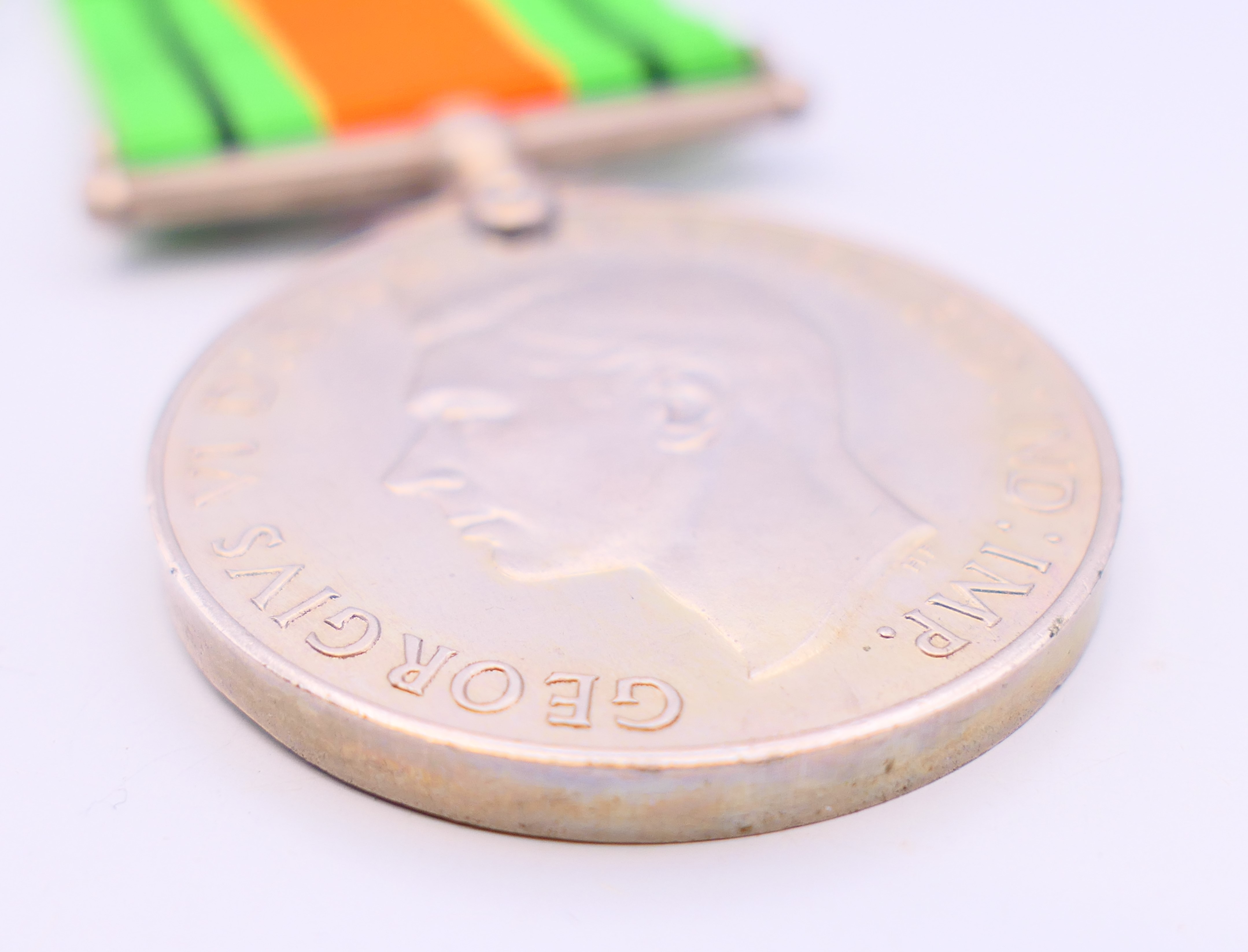 A WWII 1939-45 Defence medal. 3.75 cm diameter. - Image 3 of 3
