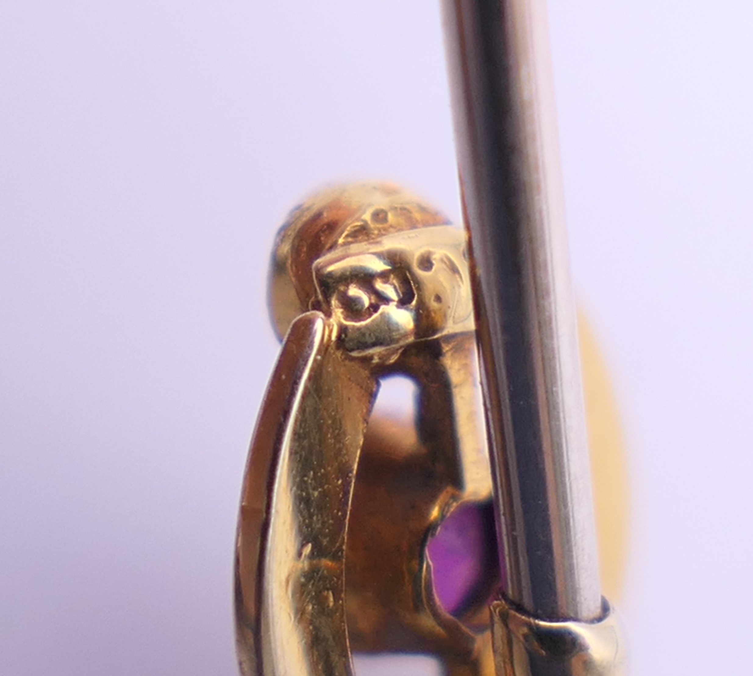Three gold stick pins and another formed as a frog. Frog stick pin 6.5 cm high (frog 1.5 cm high). - Image 12 of 12