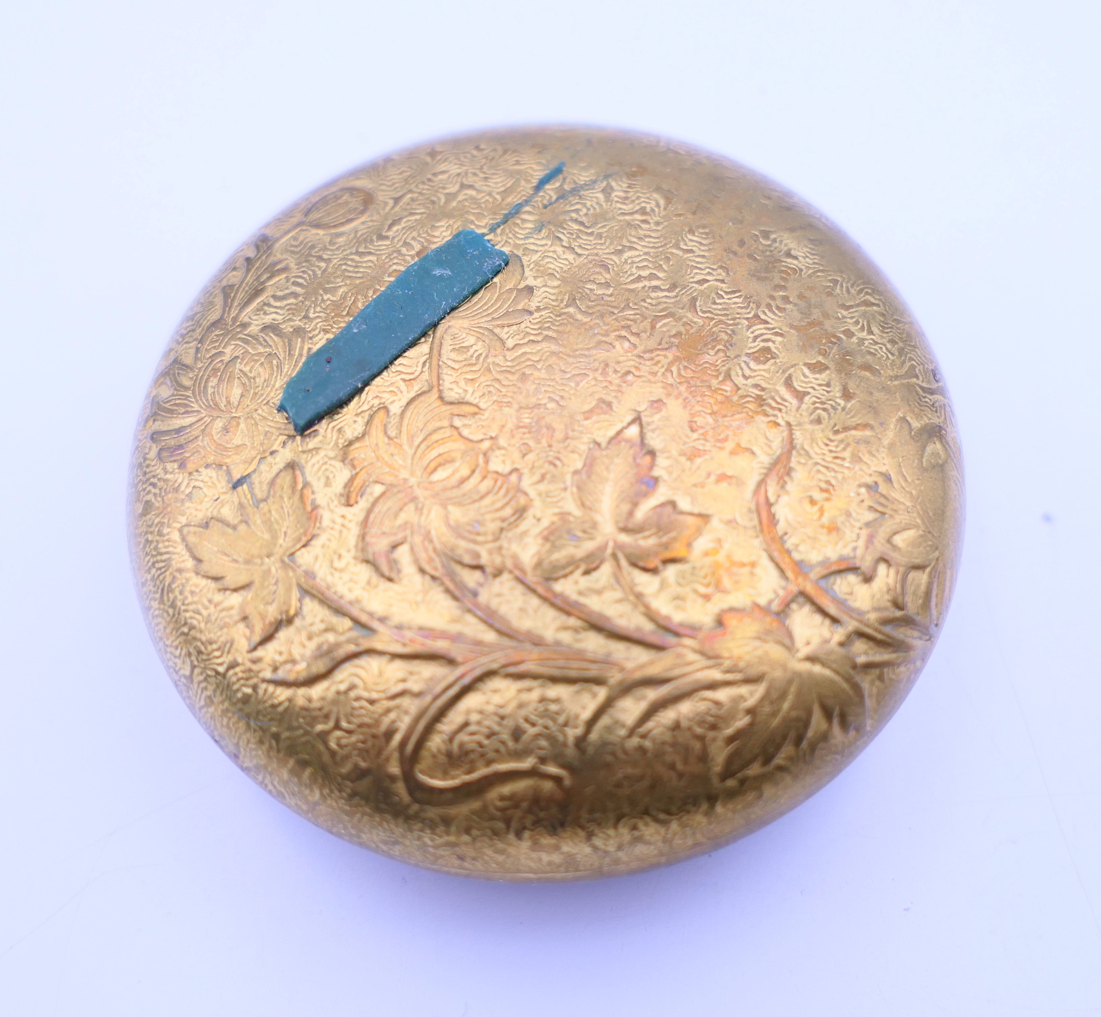 A crystal pendant drop in an enamel box. Pendant drop 4 cm high. - Image 6 of 6