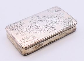 A silver snuff box. 6.25 cm x 3.5 cm.