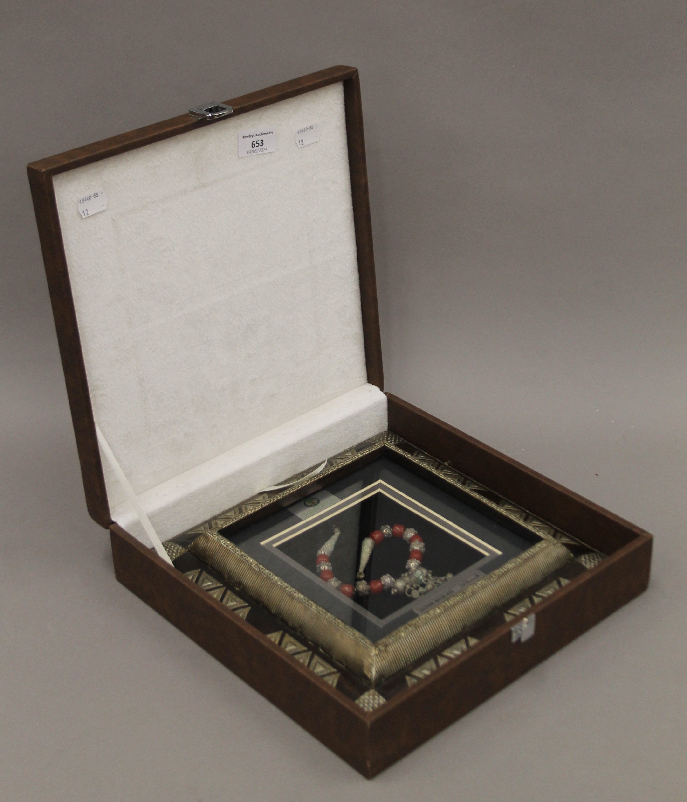 A boxed, framed Bedouin necklace. The box 30 cm wide. - Image 6 of 7