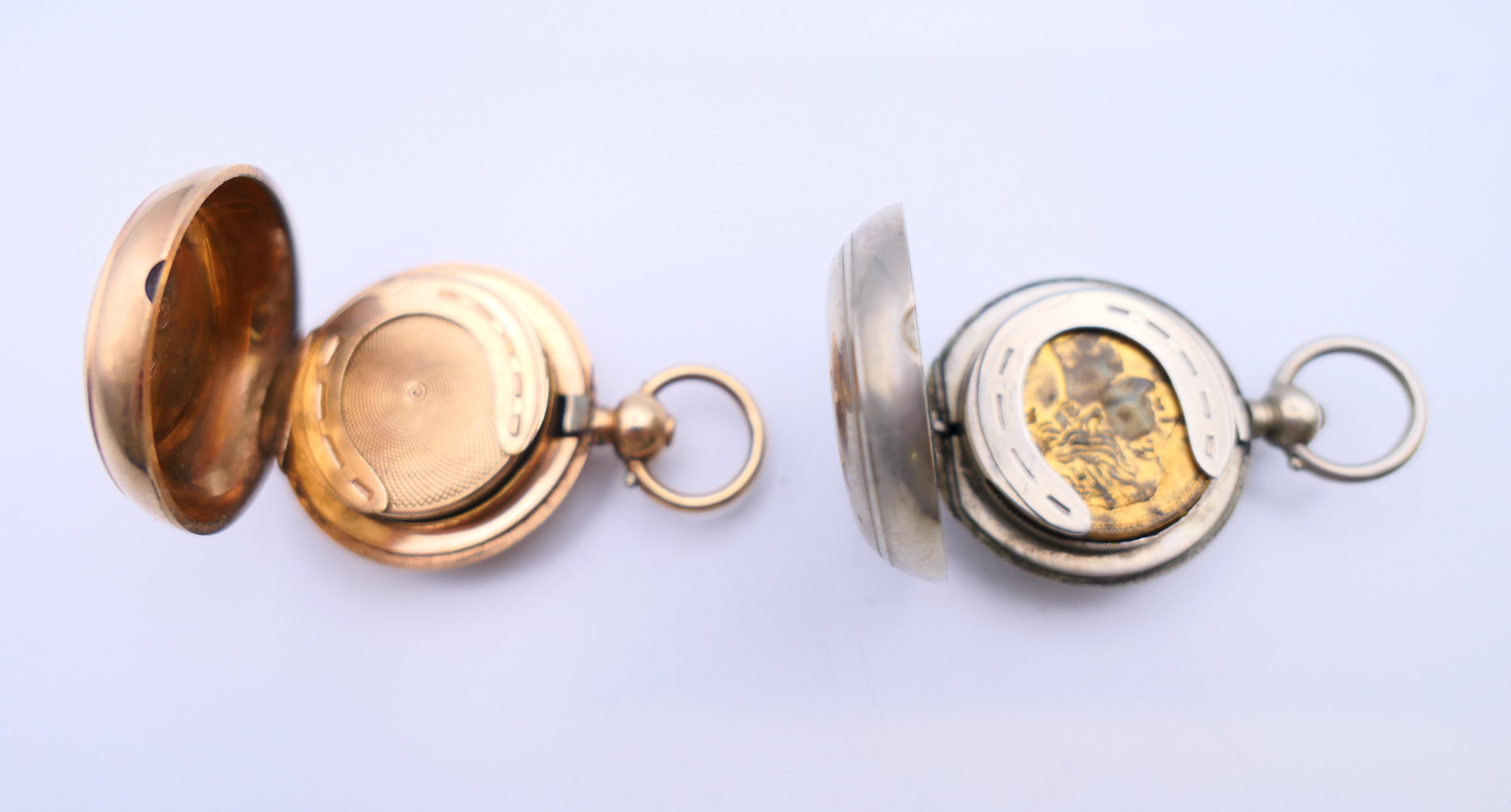 A gold filled sovereign case and a silver plated sovereign case. Each 3 cm diameter. - Image 3 of 5