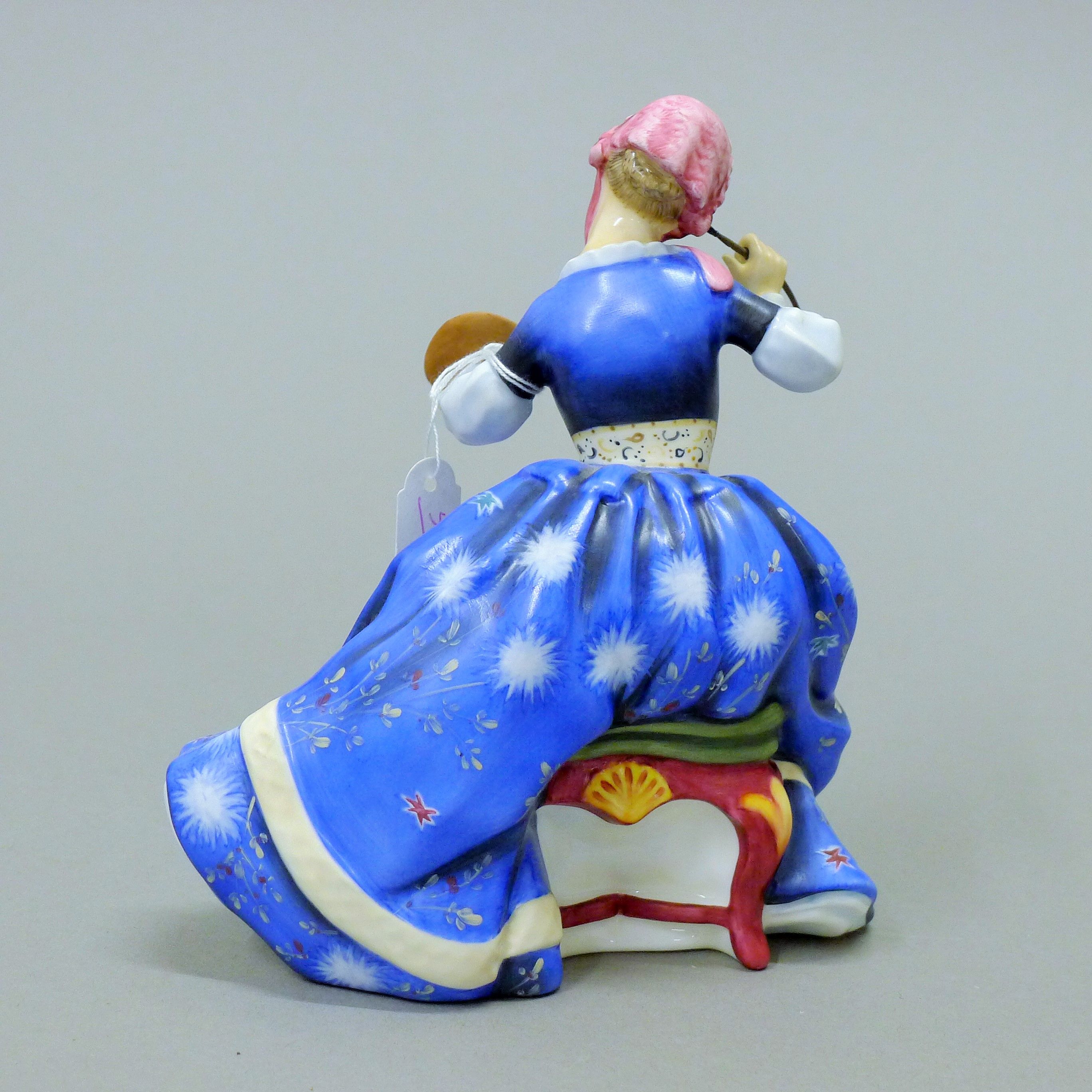 A Royal Doulton figurine, Painting, HN3012. 17 cm high. - Image 3 of 5