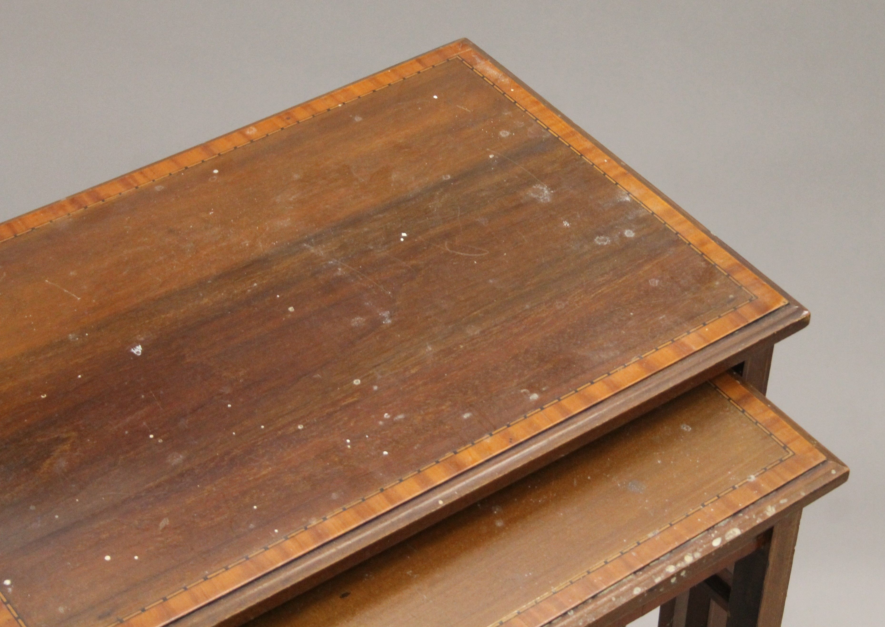 An Edwardian mahogany nest of two tables. 47.5 cm wide. - Image 3 of 4