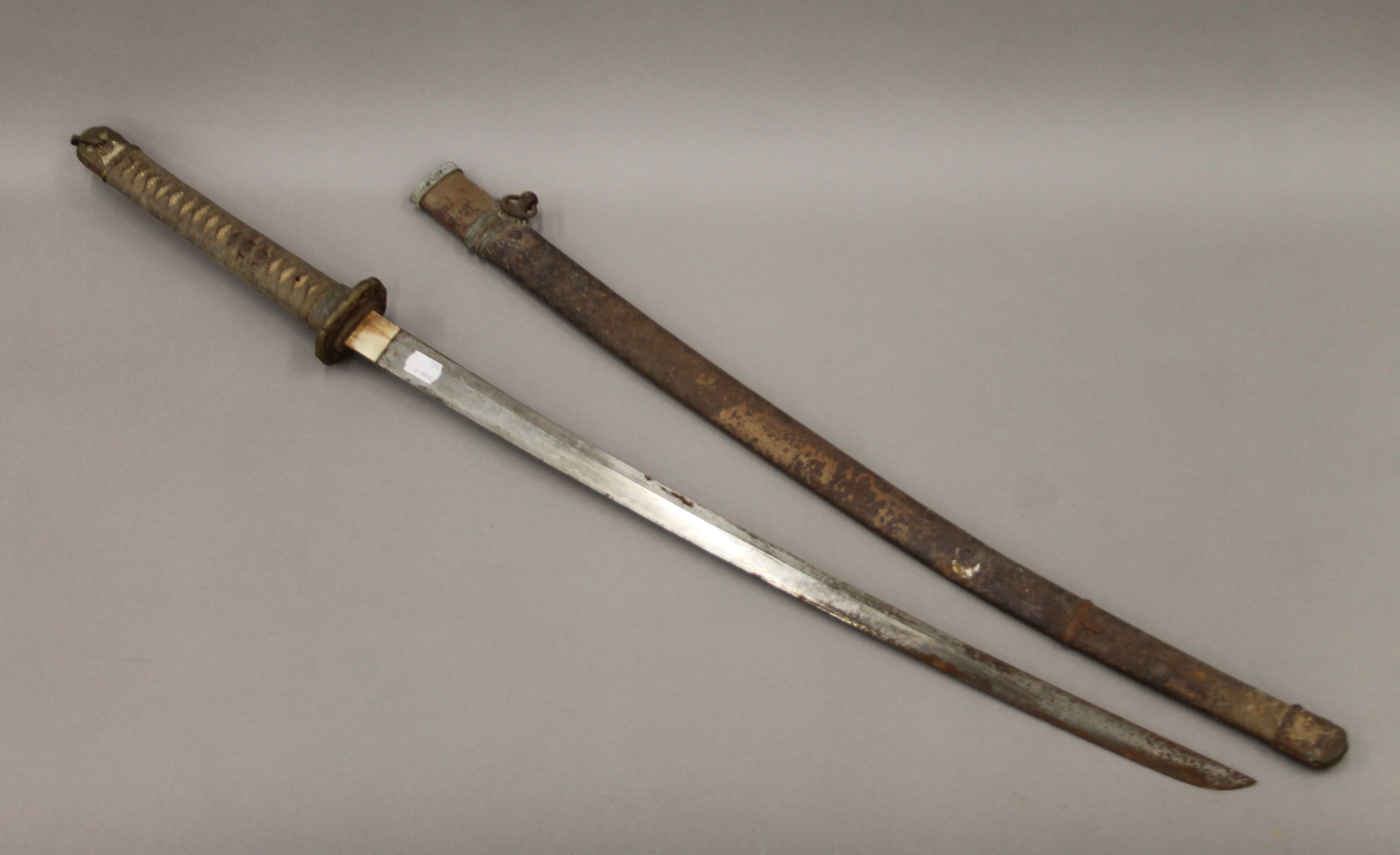 A vintage Japanese katana in scabbard. 104 cm long. - Image 3 of 13