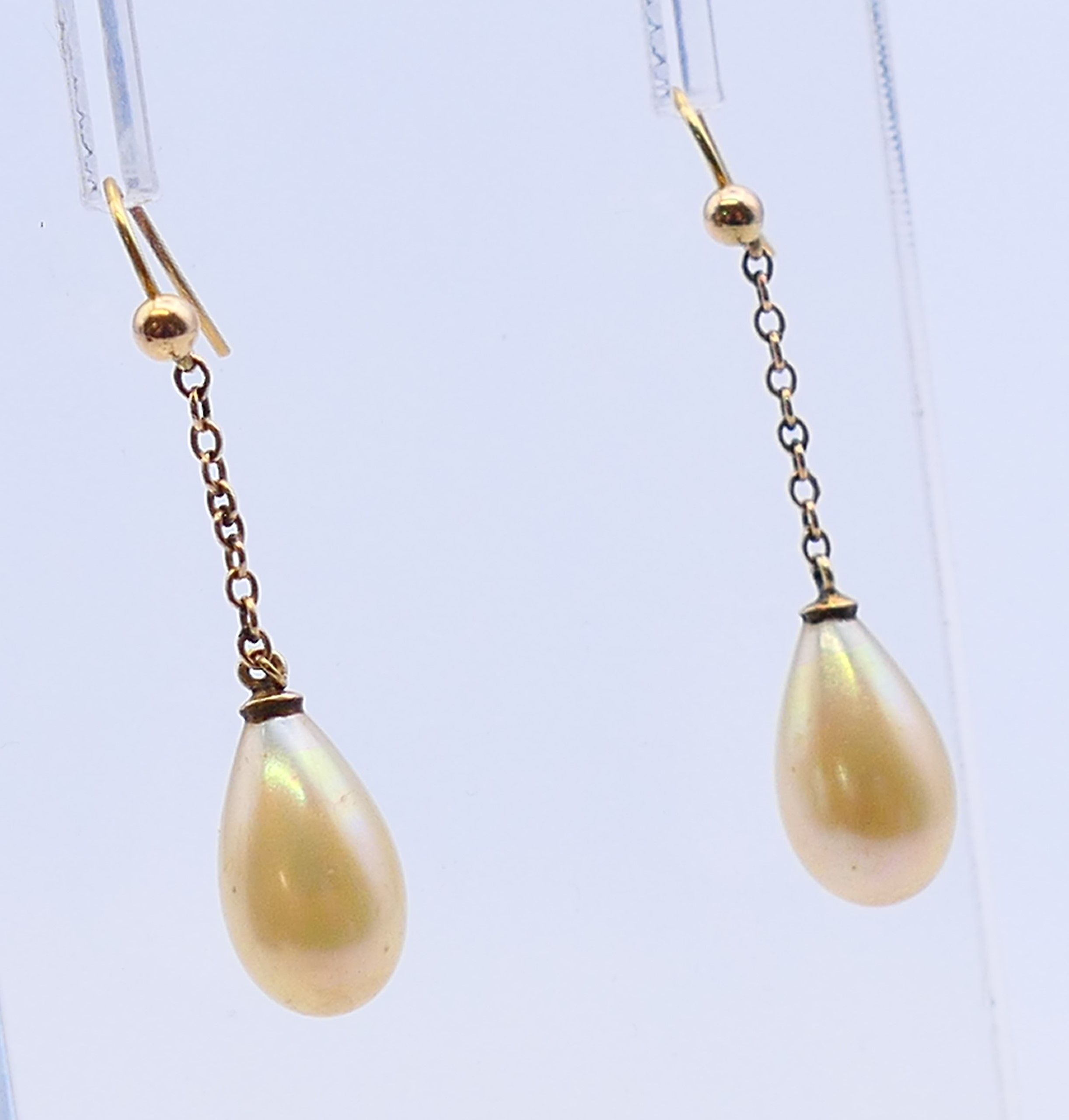 An Edwardian pearl necklace and a pair of pearl drop earrings. - Image 3 of 7