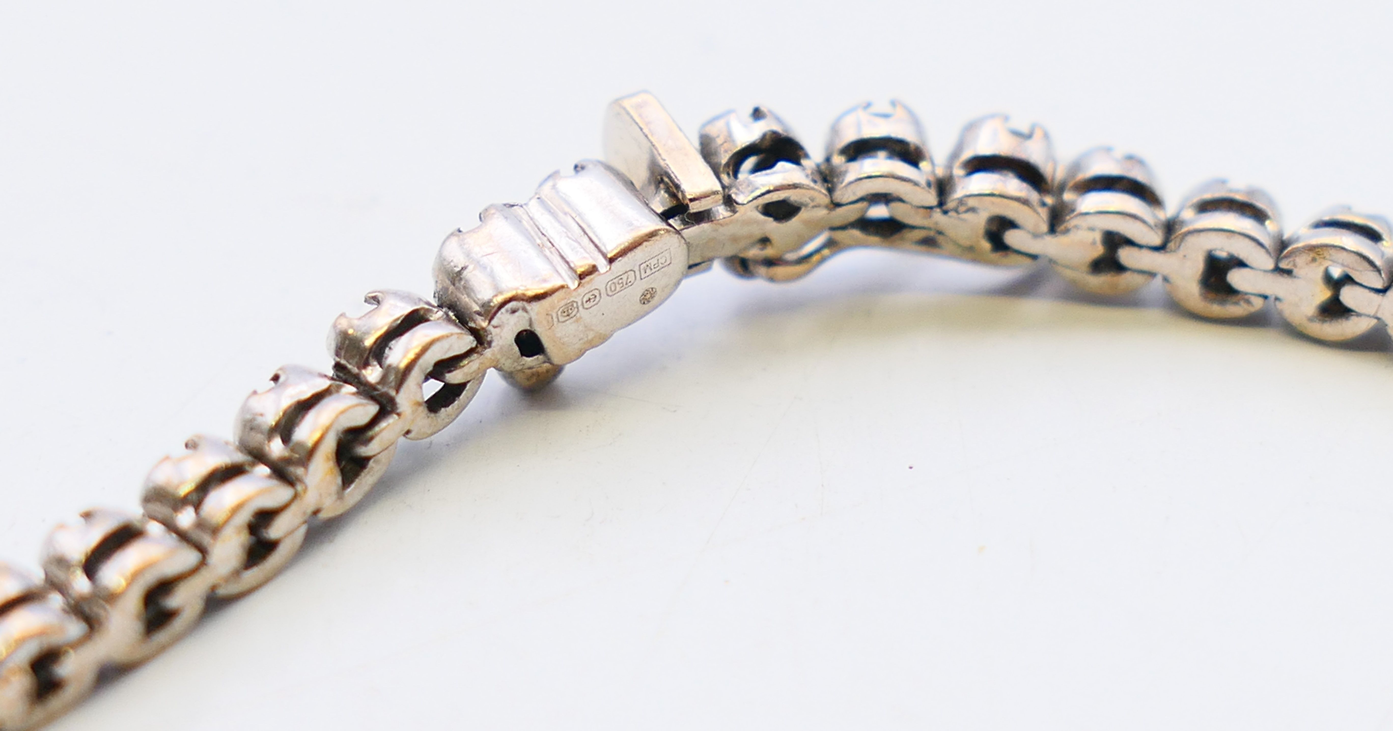 A diamond line bracelet. 18.5 cm long. - Image 3 of 3