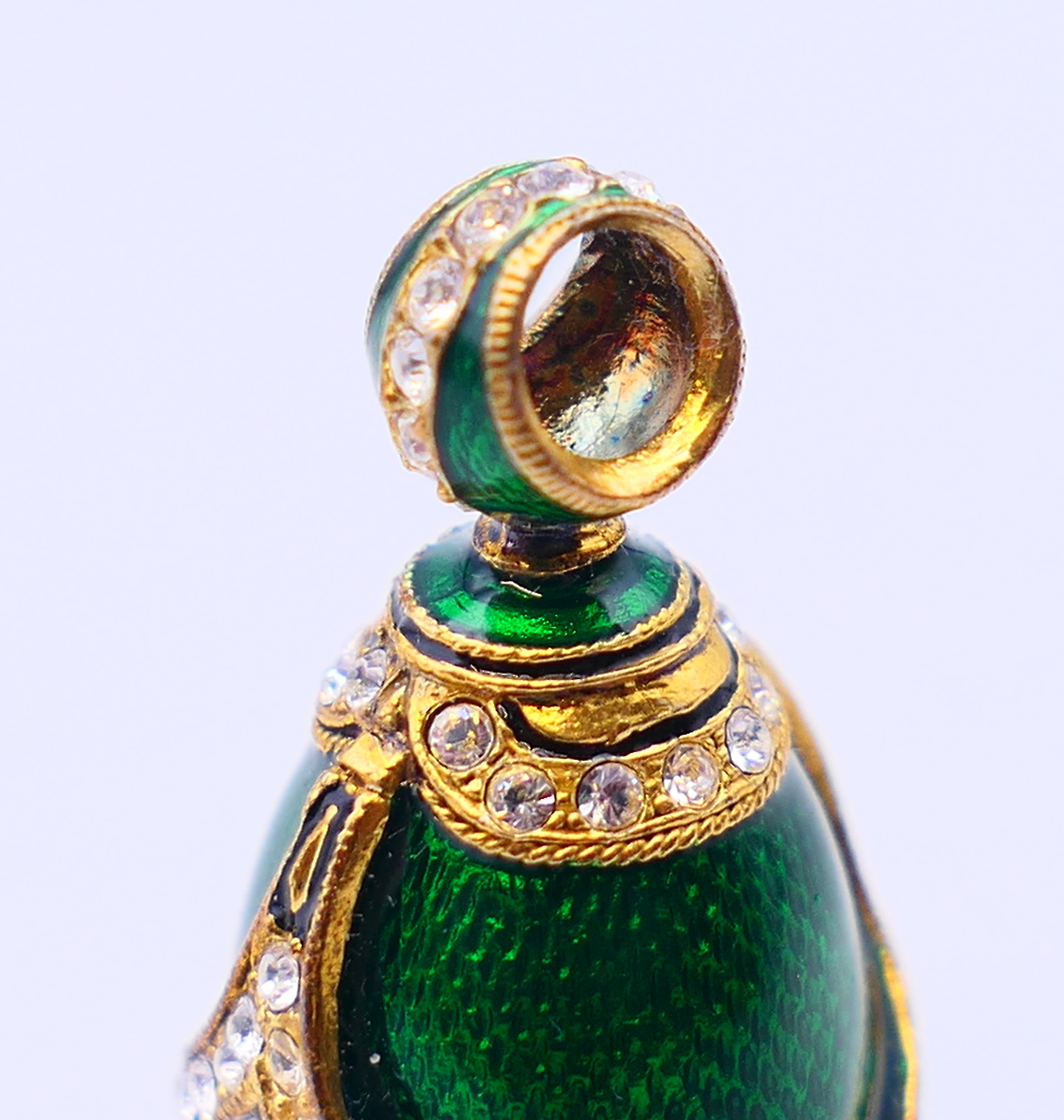 A malachite and enamel egg form pendant. 3.5 cm high. - Image 4 of 4