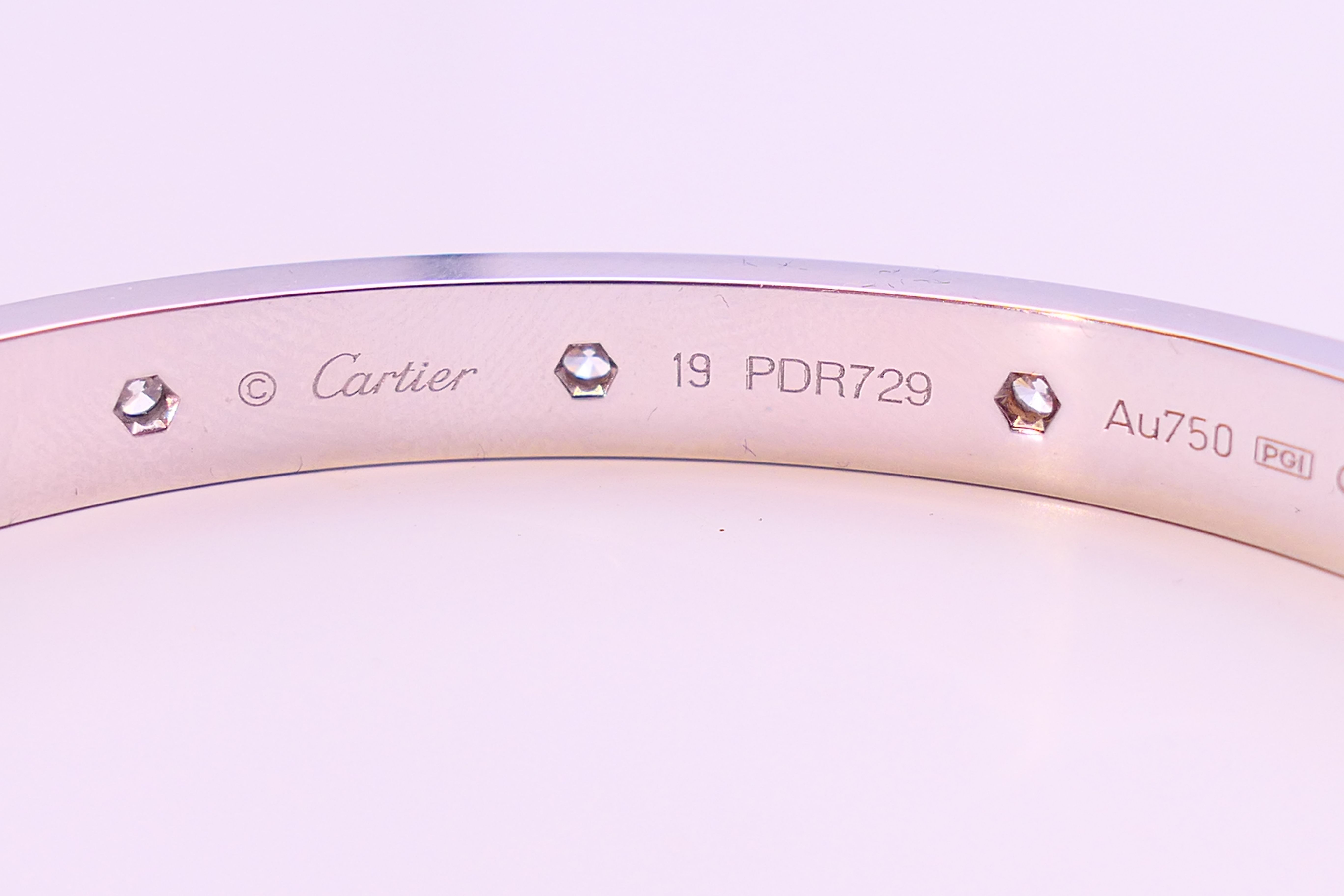 A Cartier 18 K white gold and diamond encrusted love bangle numbered 19 PDR729. 6. - Bild 9 aus 13