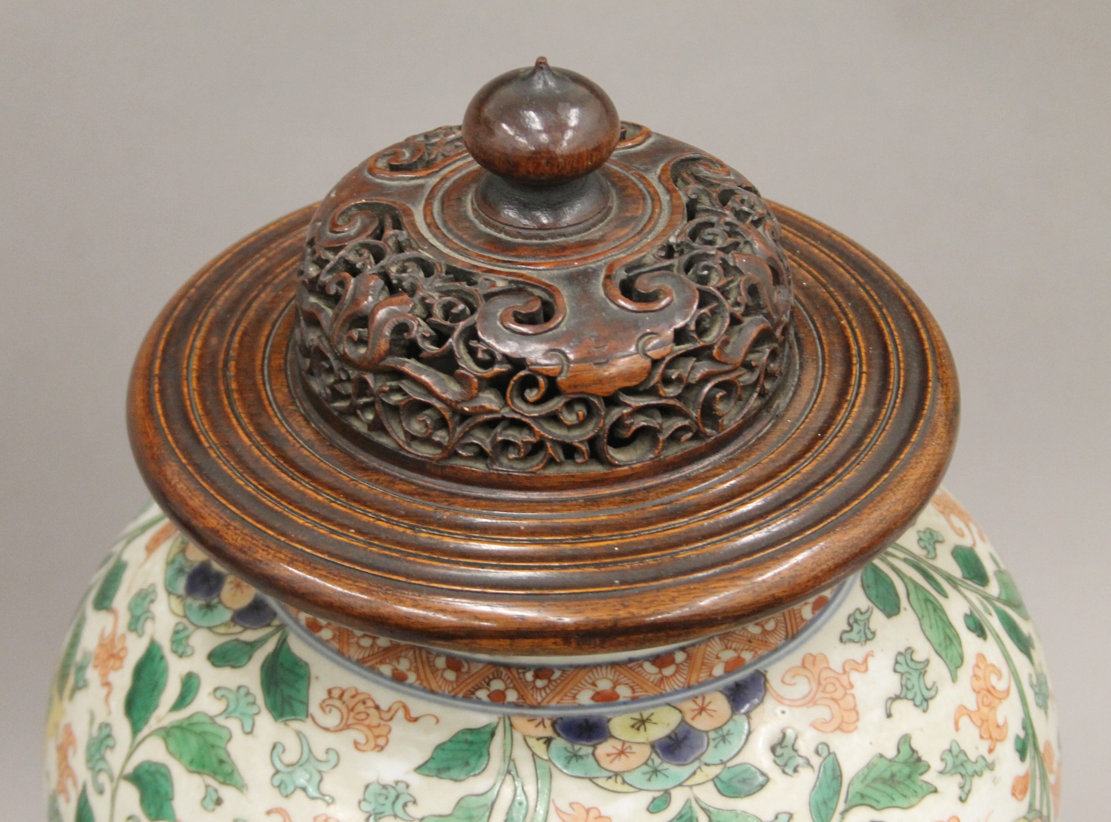 A 18th/19th century Chinese porcelain vase with pierced wooden lid and carved wooden stand. - Image 3 of 8