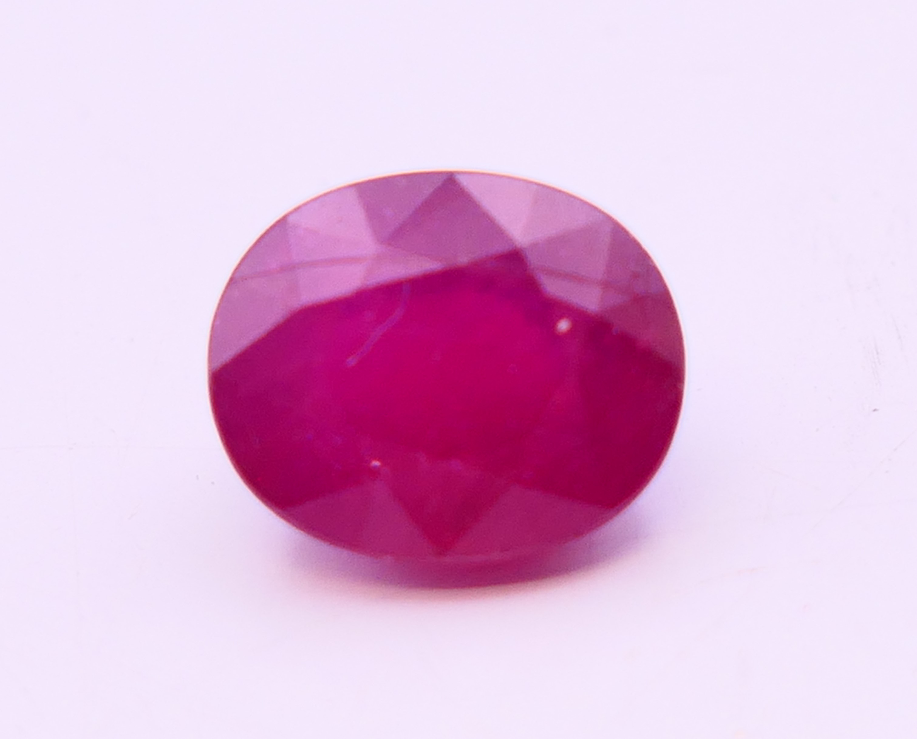A loose ruby, 2.5 carats. 1 cm high.