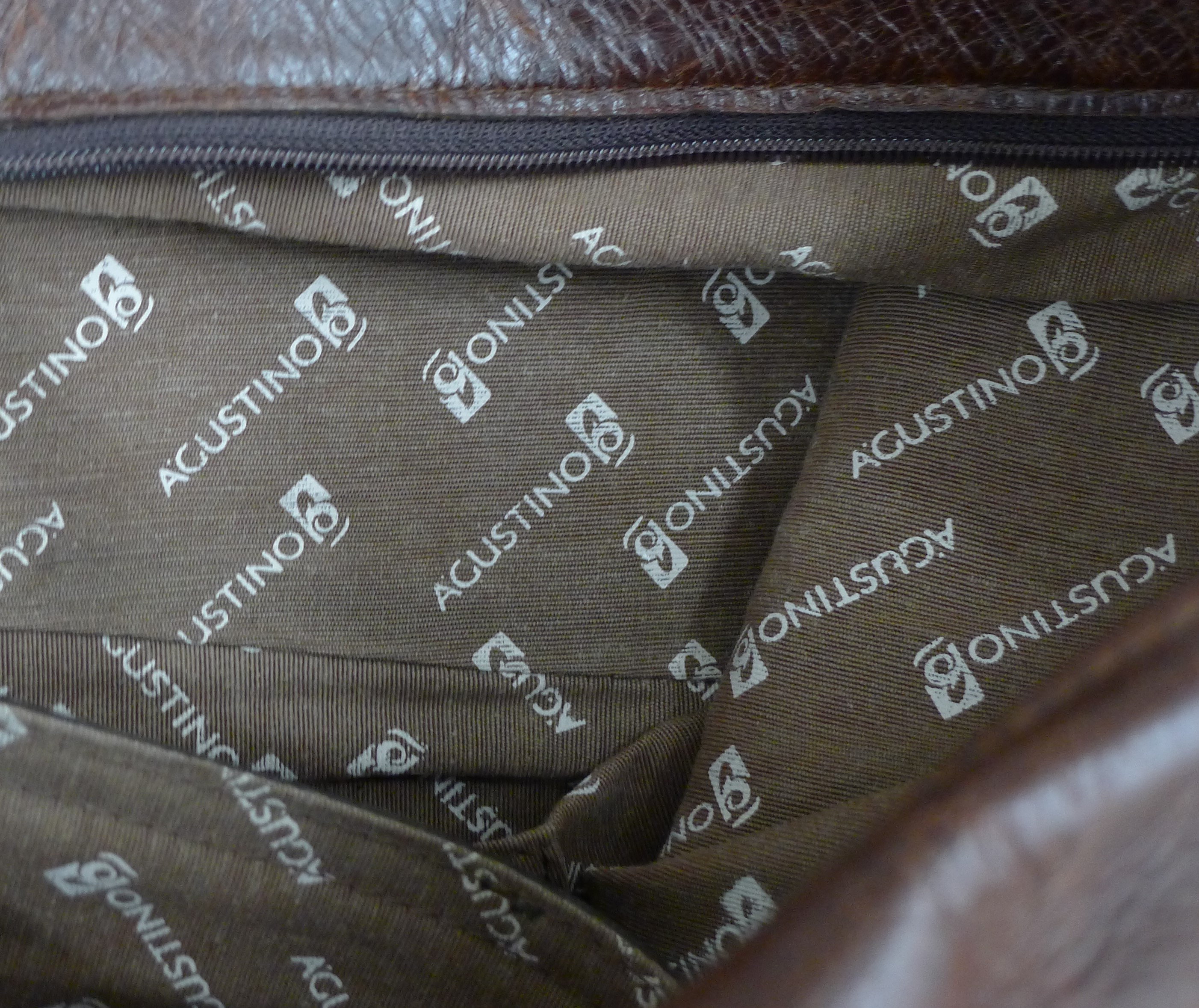 A vintage leather bag. 53 cms long. - Image 2 of 2