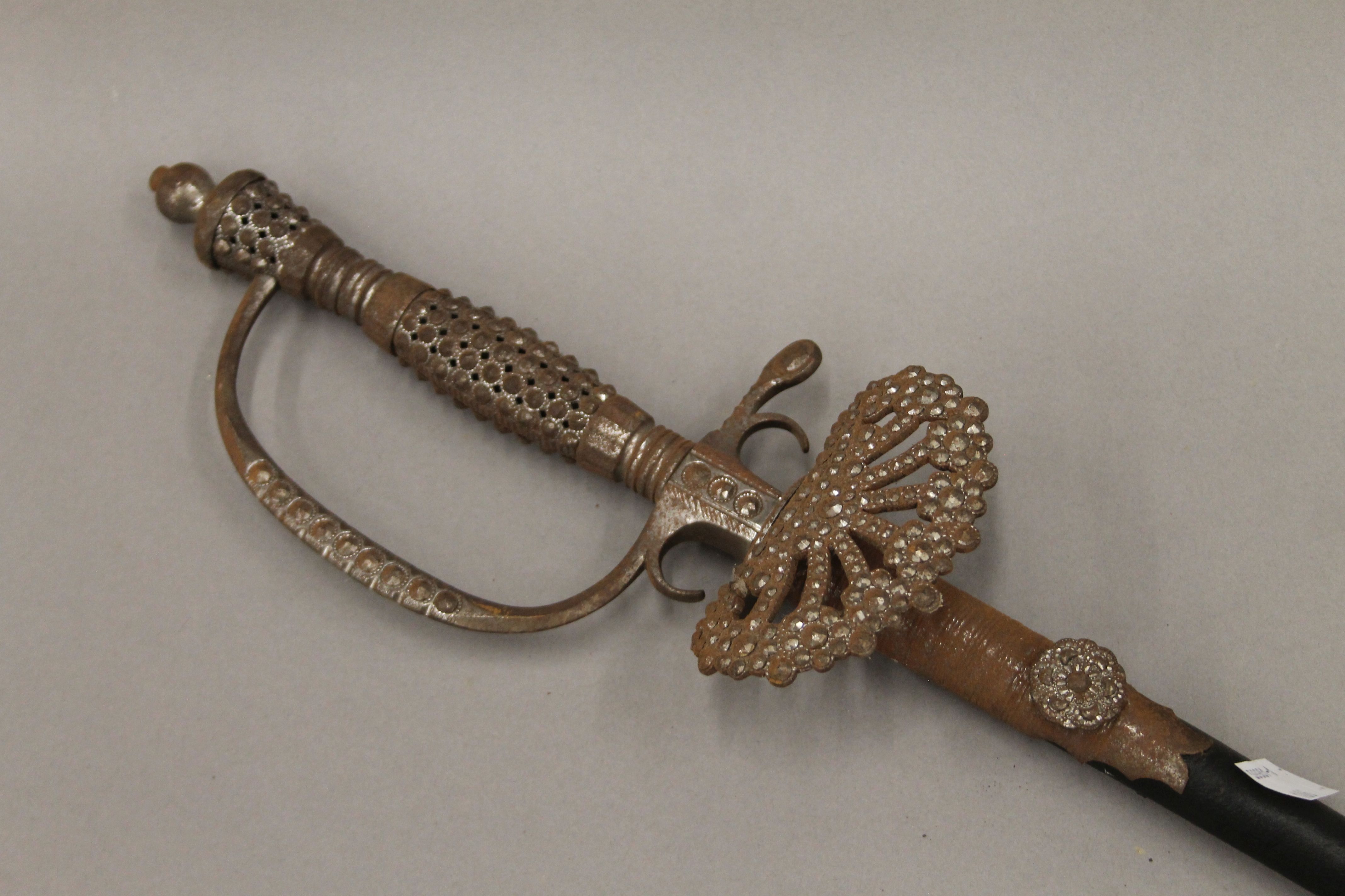 Six various swords, including a tulwar. The tulwar 86 cm long. - Image 17 of 27