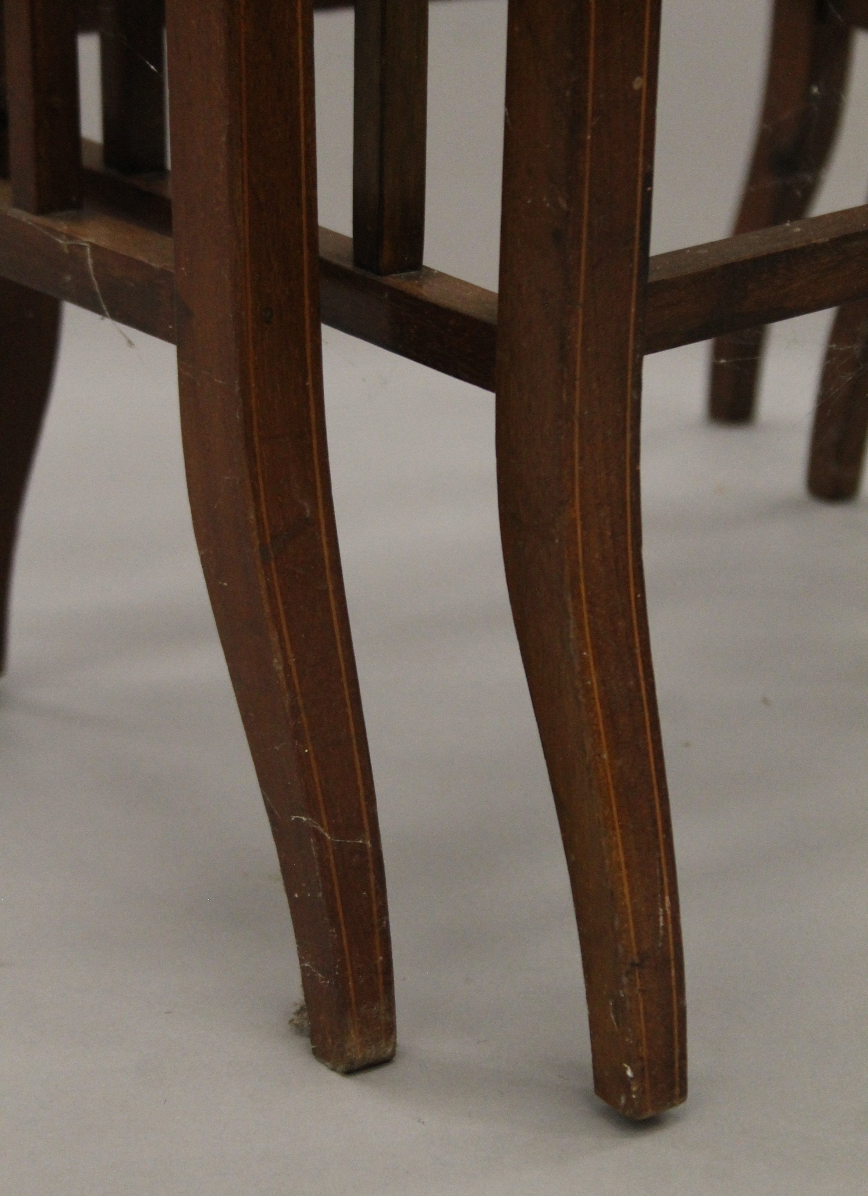 An Edwardian mahogany nest of two tables. 47.5 cm wide. - Image 4 of 4