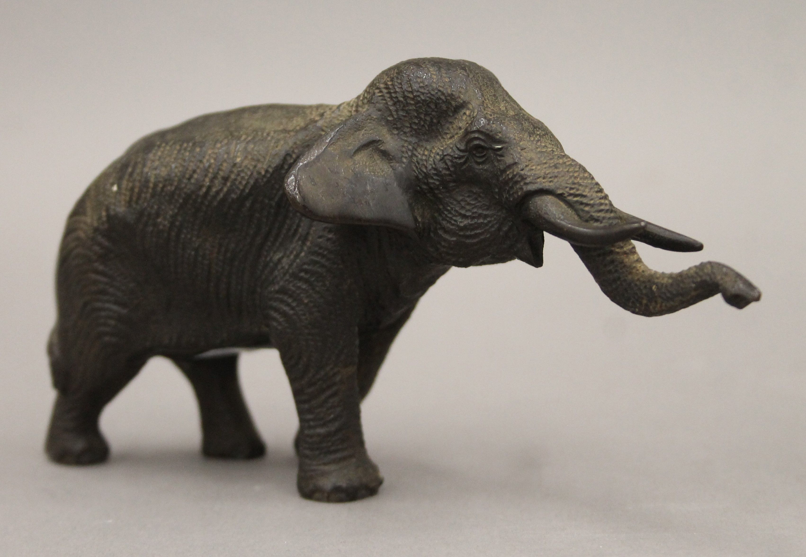 Two bronze elephants. The largest 15.5 cm long. - Image 2 of 9