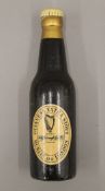 A vintage Guinness brush. 20.5 cm long.