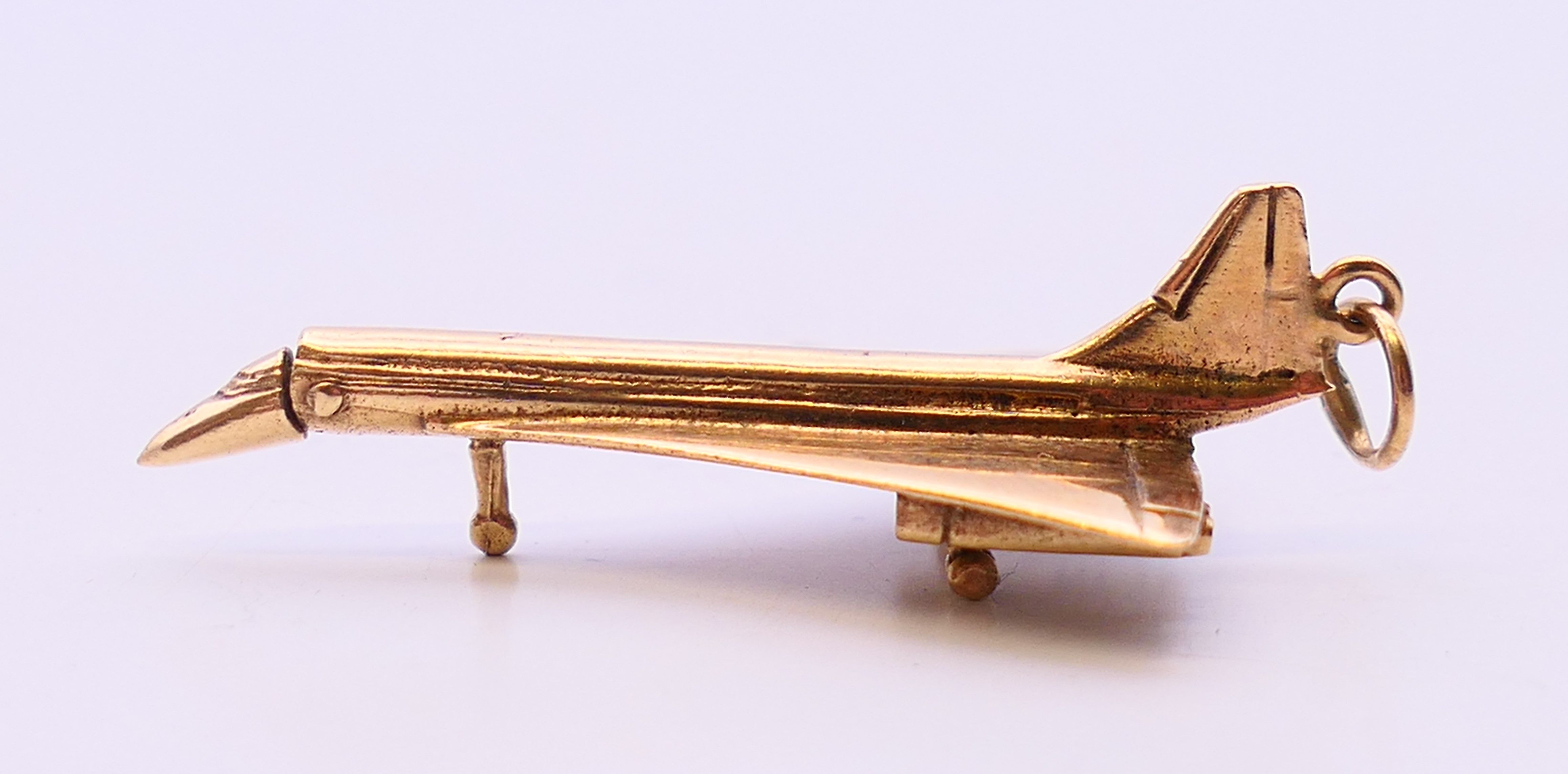 A rare 9 ct gold Concorde pendant. 4.9 grammes. 4 cm long. - Image 3 of 4