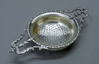 A silver tea strainer. 14 cm wide. 57.2 grammes.